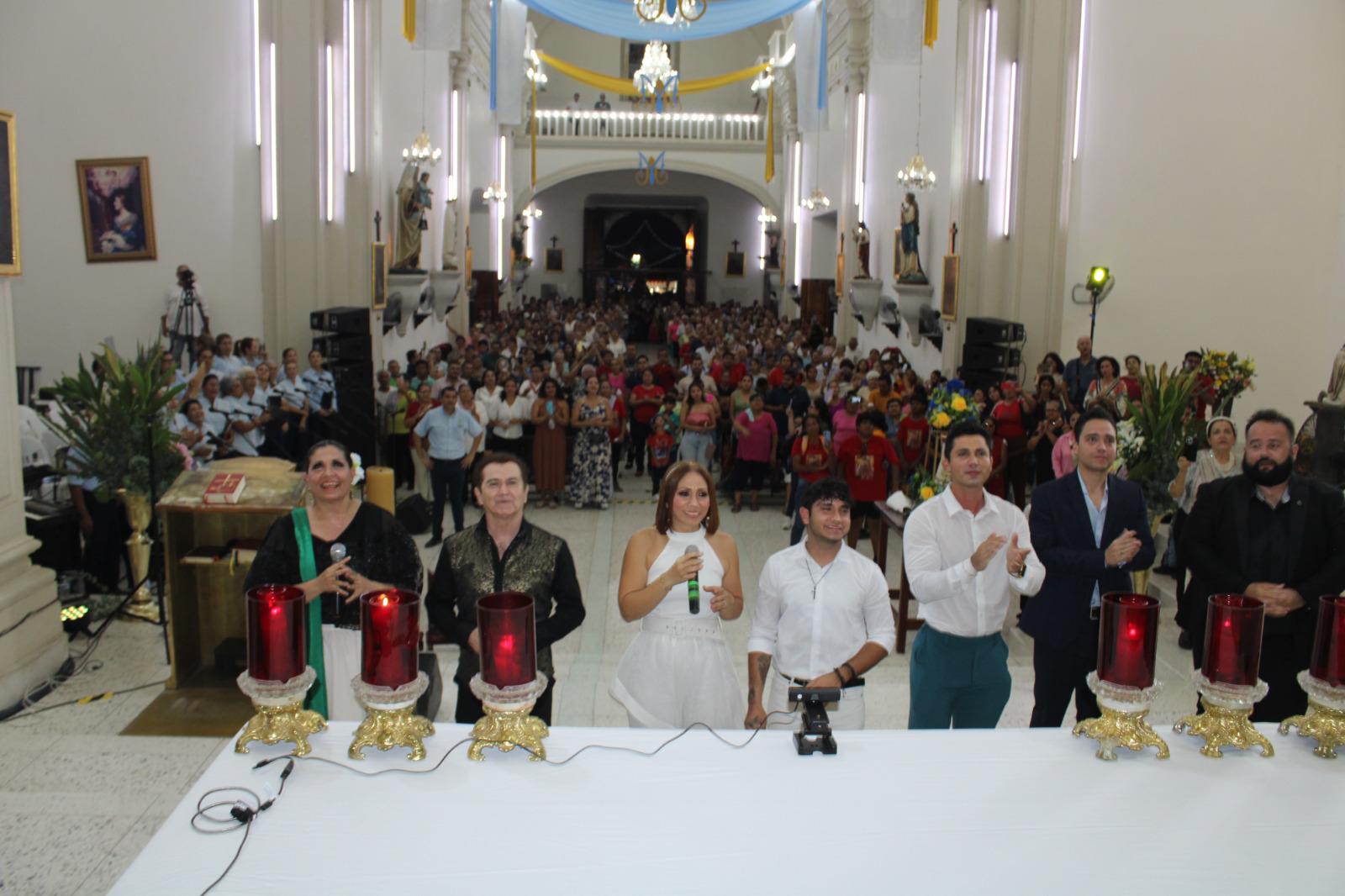 $!Artistas unen sus voces para entonar Las Mañanitas a Nuestra Señora del Rosario