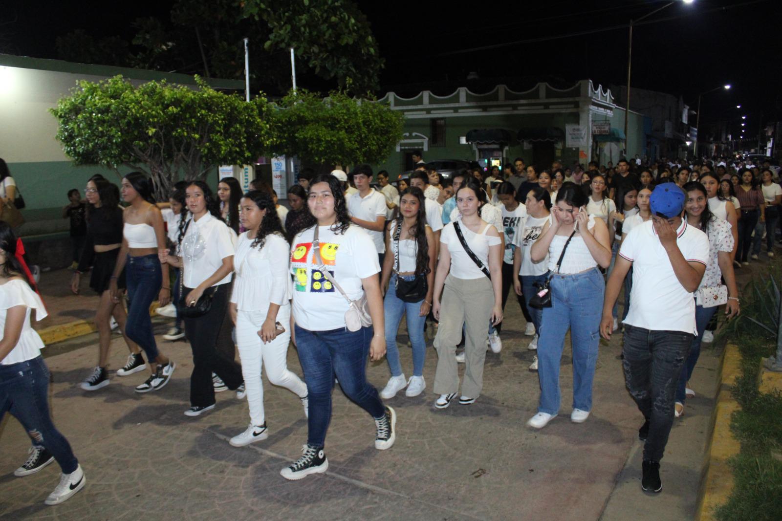 $!Jóvenes piden en peregrinación que vuelva la paz en Sinaloa