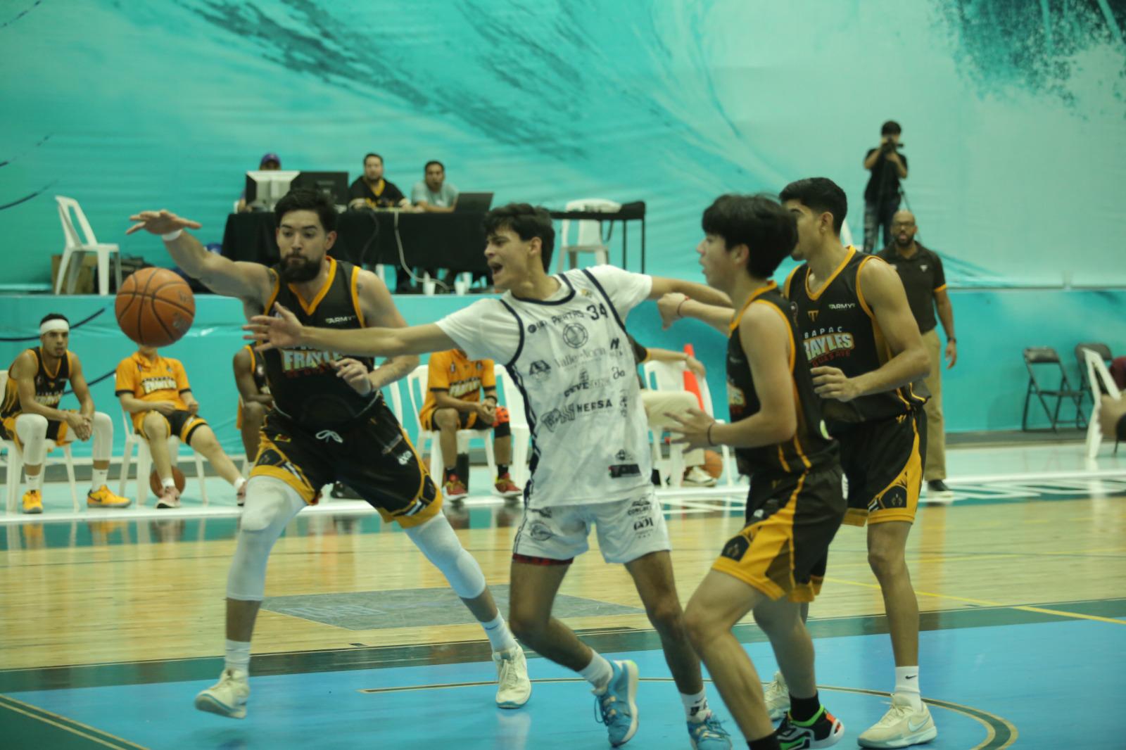 $!Piratas Basketball vuelve a sucumbir ante Frayles y su racha negativa no cesa