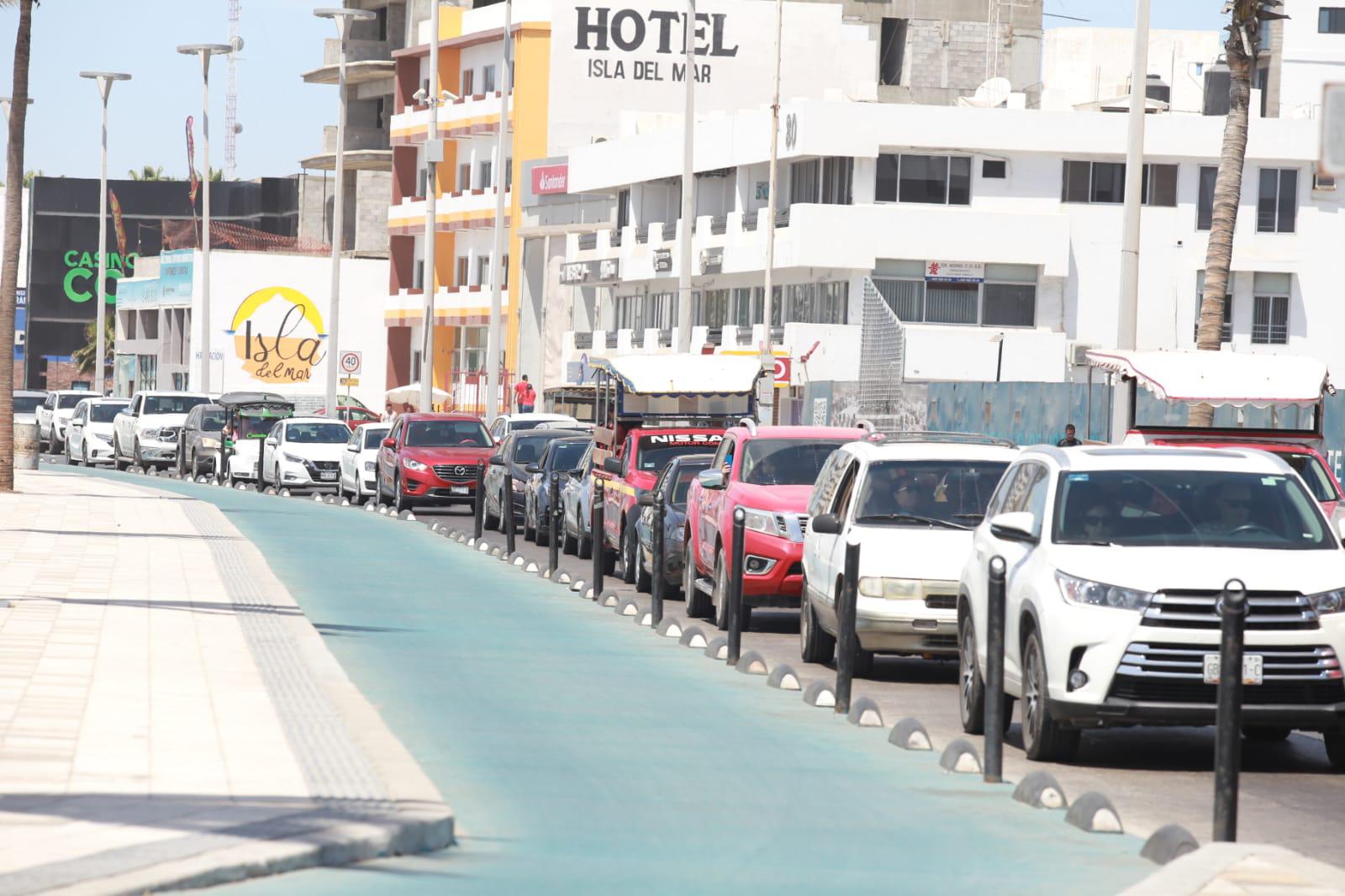 $!Ya está el caos vial por cierre del malecón, ¡sáquele la vuelta!