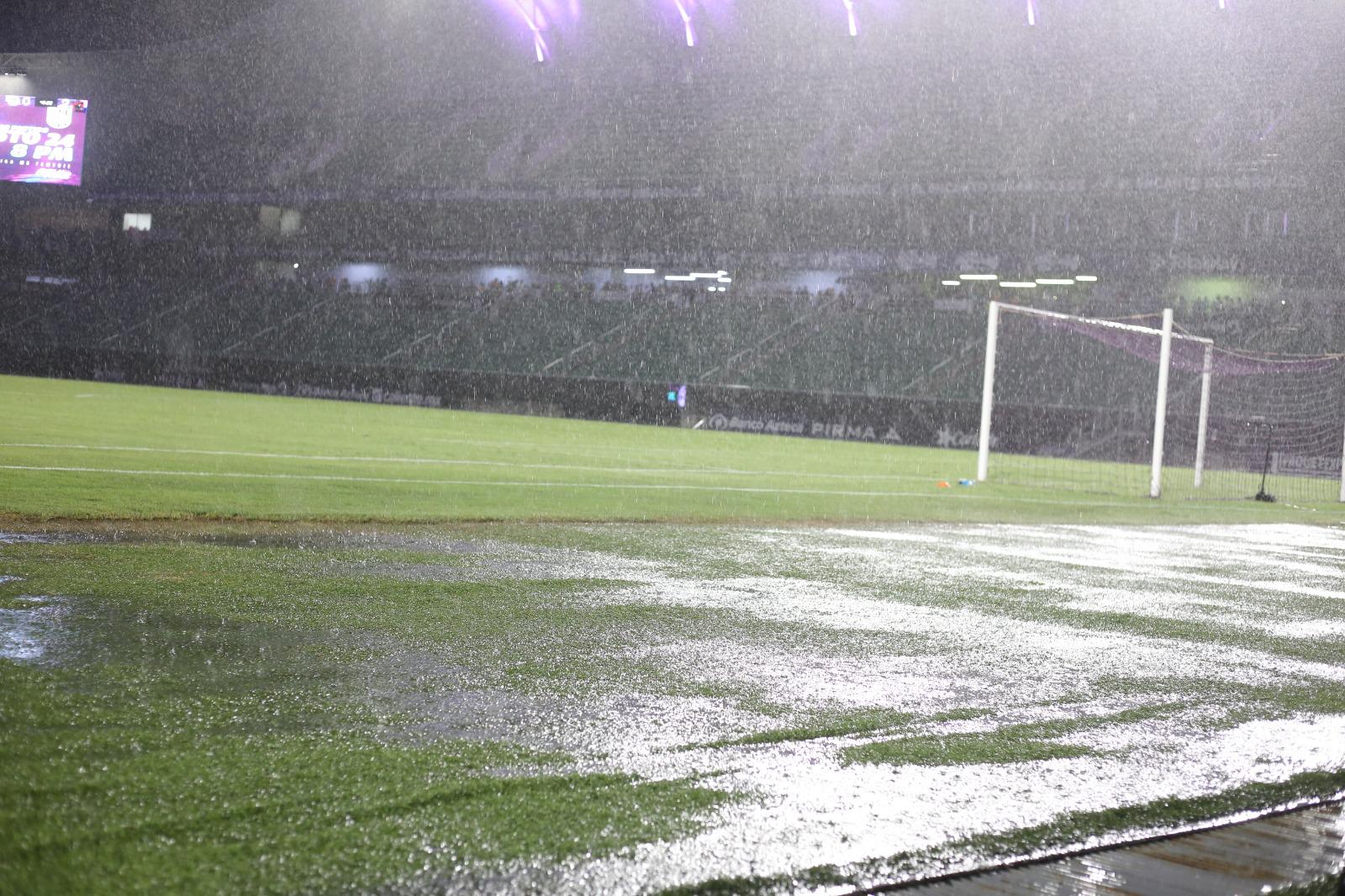 $!Cañoneras no levantan y registran nueva goleada bajo una intensa lluvia en El Encanto