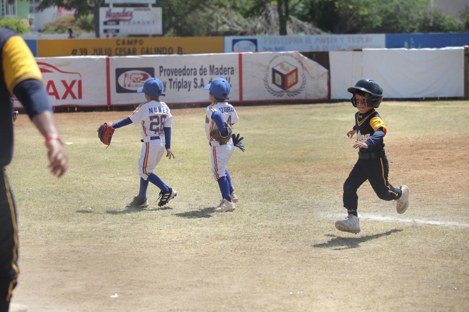 $!Minatitlán despacha a Liga Muralla y lo deja fuera de las semifinales en el Nacional Pañalitos