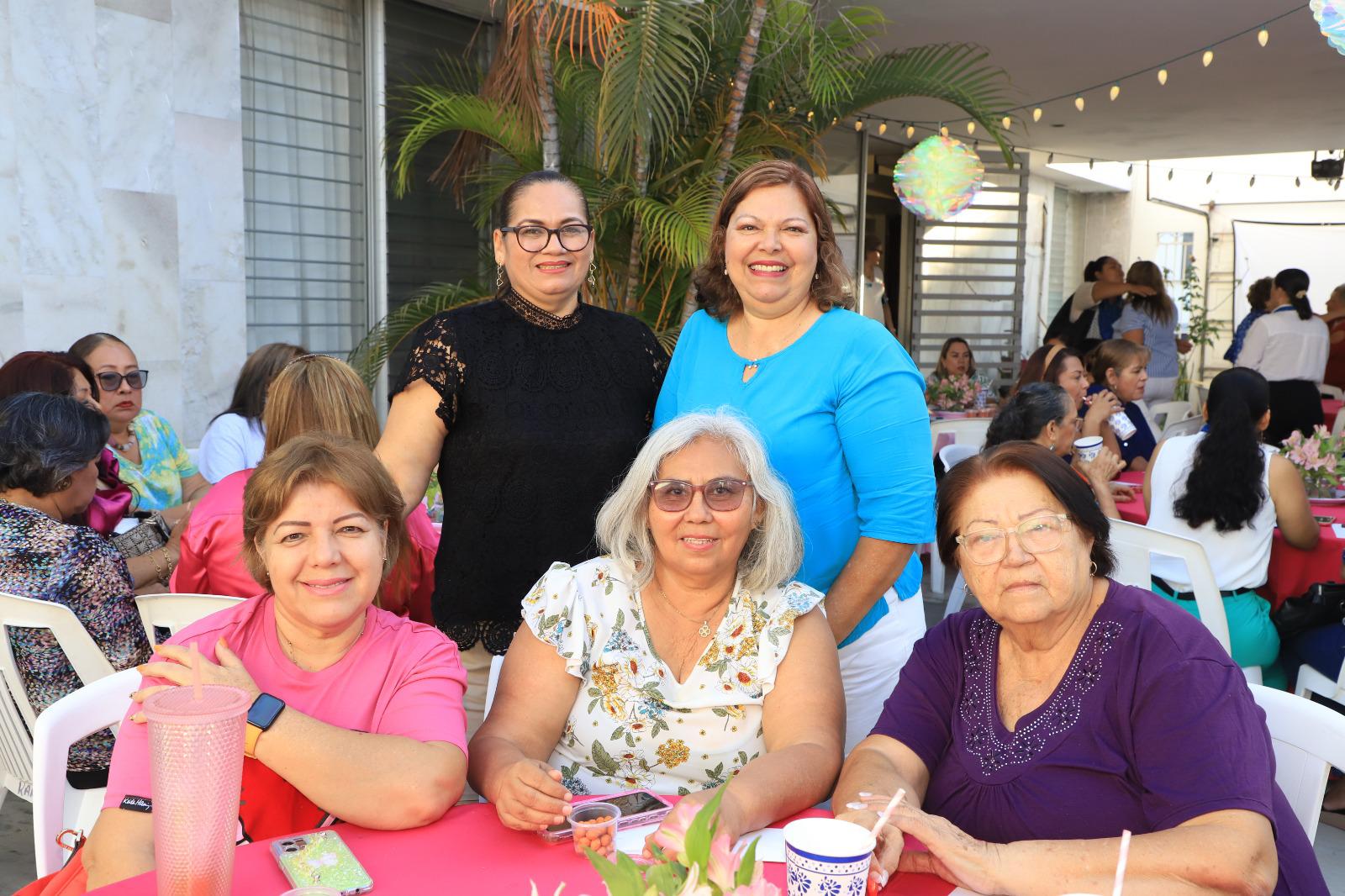 $!Mary Brambila, Ana Bertha Benítez, Lolys Valenzuela, Maripaz Galicia y Martha Peralta.