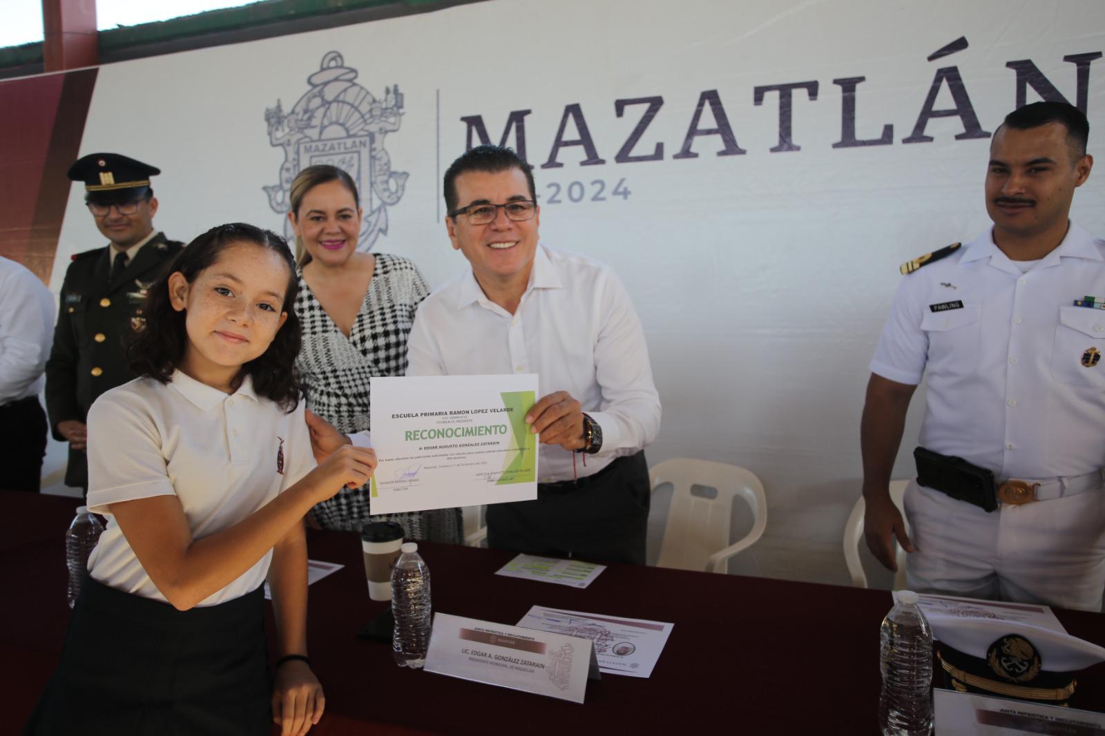 $!Agradecen en primaria de Mazatlán el apoyo del Gobierno Municipal