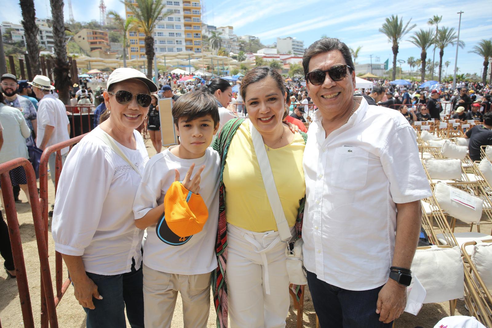 $!María de la Luz Cruz, Santiago Michel, Edna Gutiérrez y Sergio Romero.