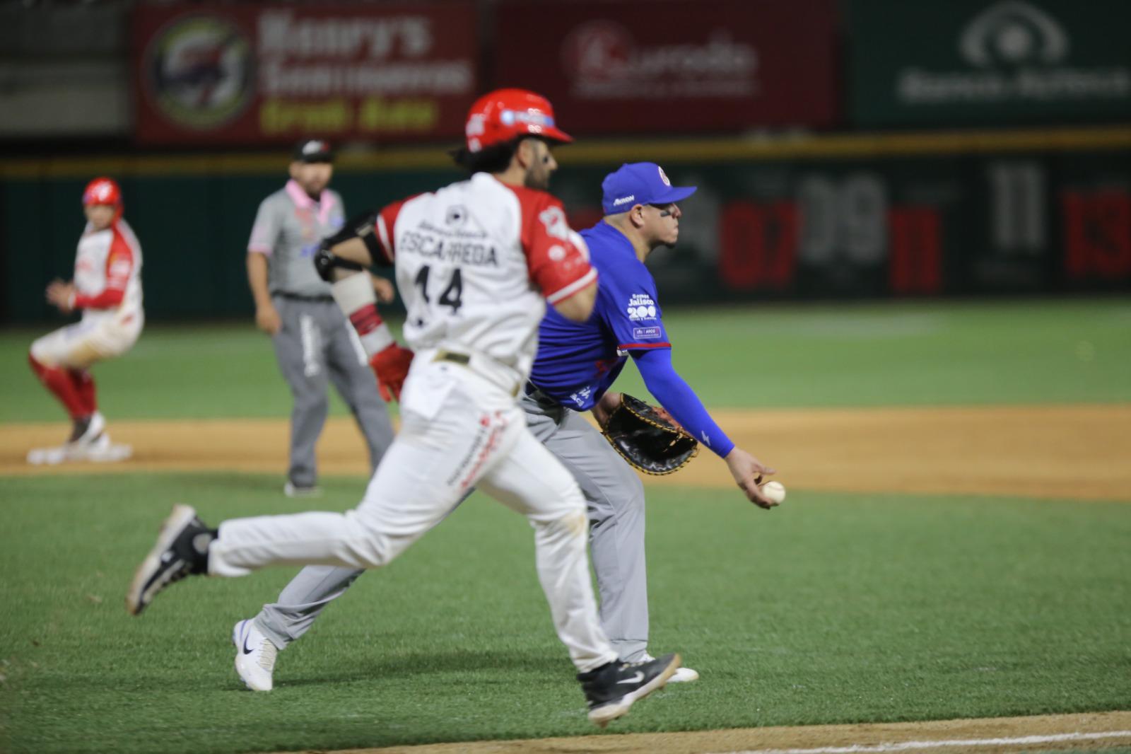 $!Venados de Mazatlán barre a Charros de Jalisco en el puerto