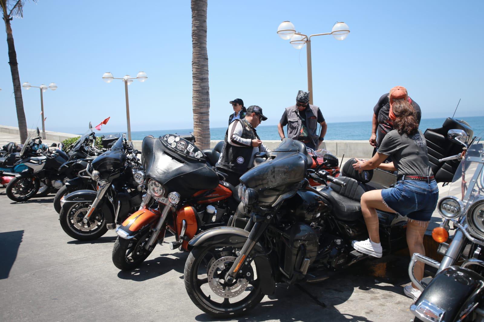 $!Hoy, desfile de motos en Mazatlán; hay caos vial por cierre del malecón