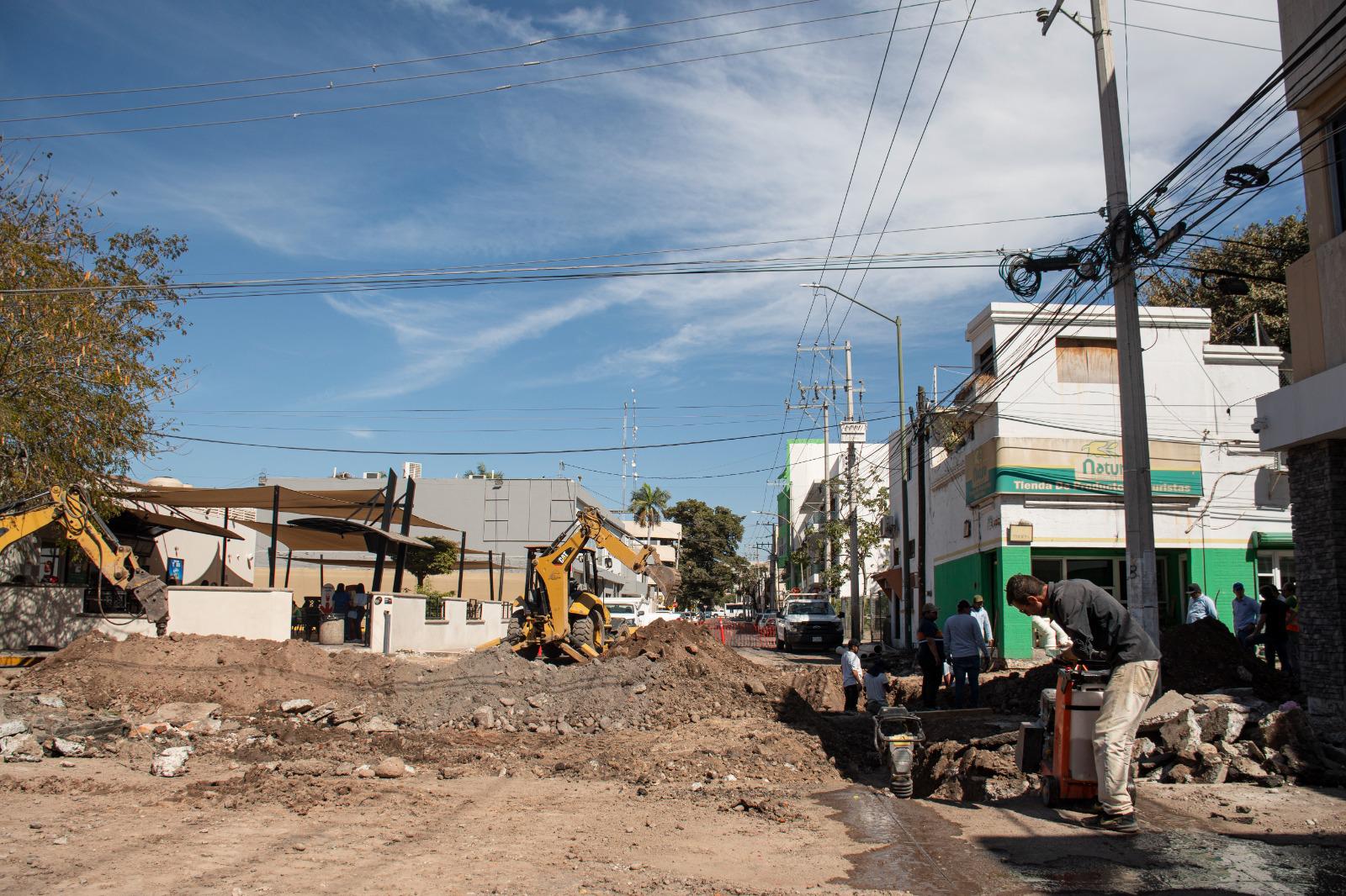 $!Trabajan en alcantarillado del Centro de Culiacán; toma previsiones