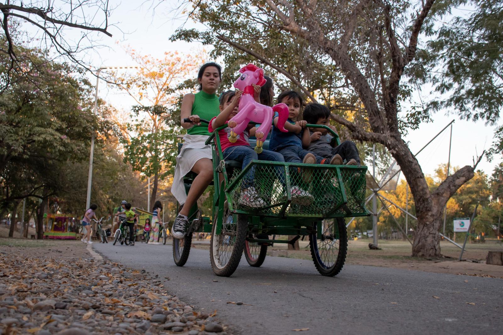 $!Familias de Culiacán disfrutan balnearios y parques en la ciudad