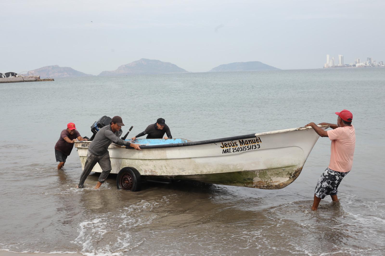 $!Comienza la pesca de langosta en Playa Norte, en Mazatlán