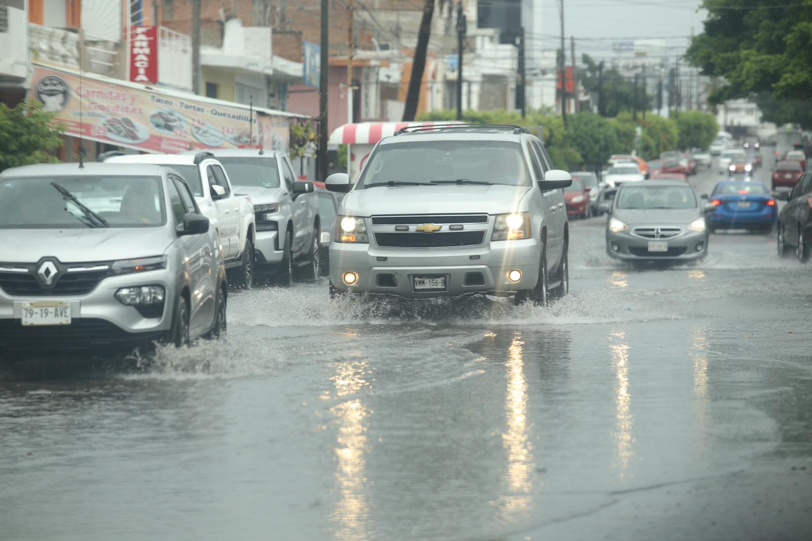 $!Llueve unos minutos y avenidas en Mazatlán quedan inundadas