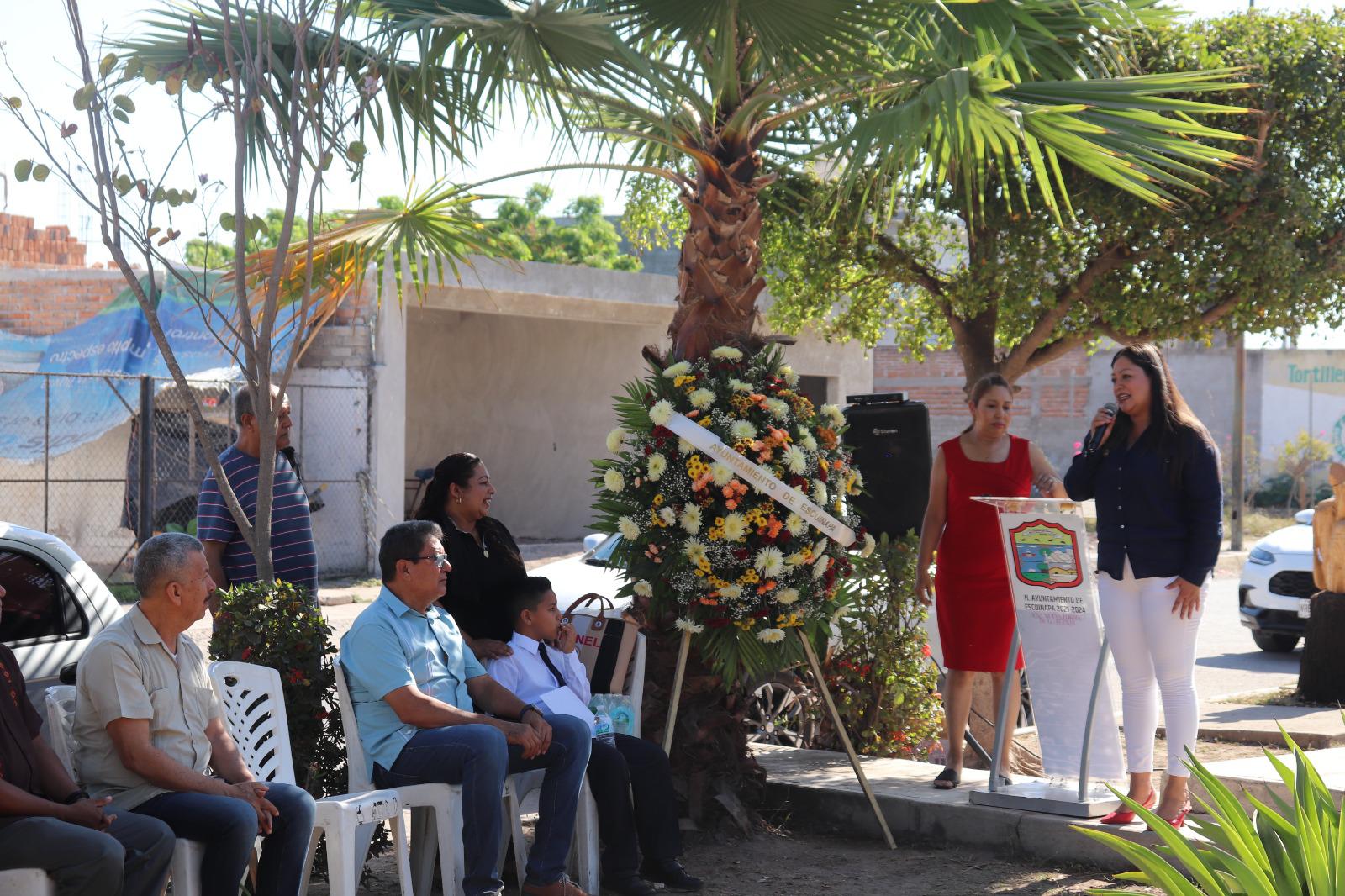 $!Rinden honores a los maestros de Escuinapa en su monumento