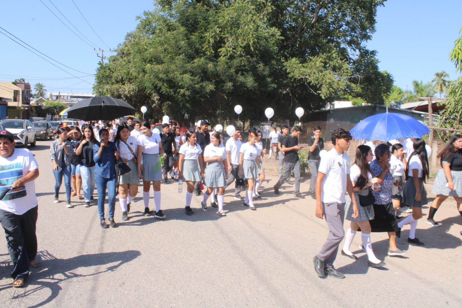 $!Despiden a la maestra ‘Moncy’ en su natal Agua Verde