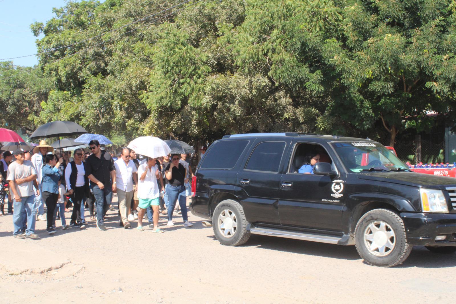 $!Despiden a la maestra ‘Moncy’ en su natal Agua Verde