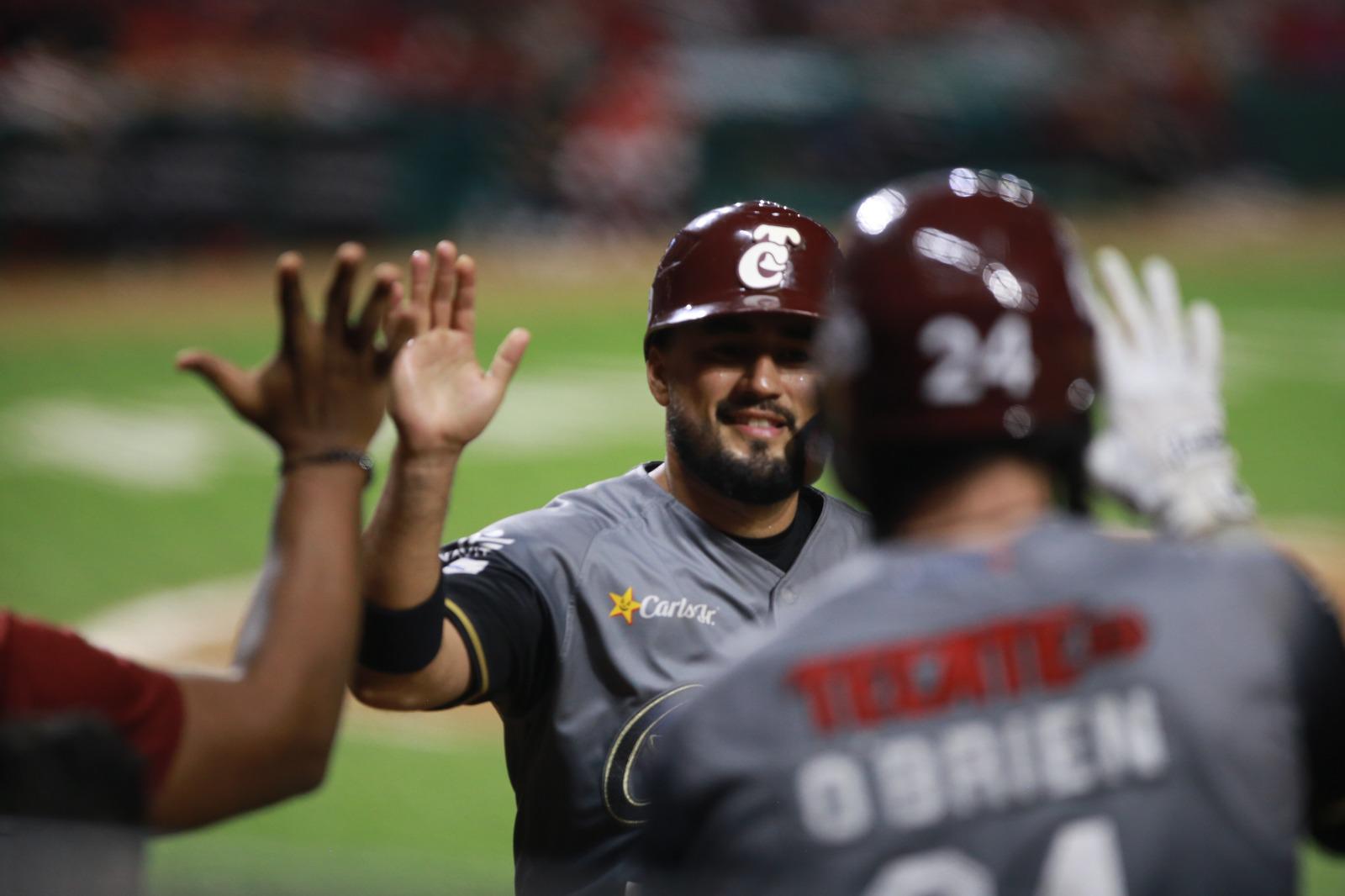 $!Tomateros pinta de guinda el clásico ante Venados