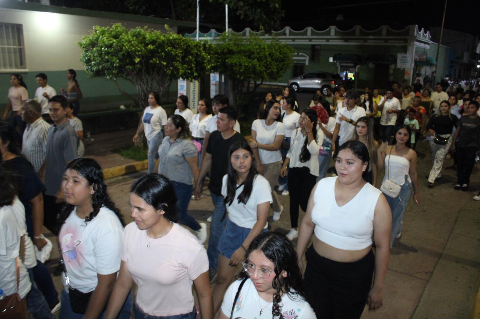 $!Jóvenes piden en peregrinación que vuelva la paz en Sinaloa