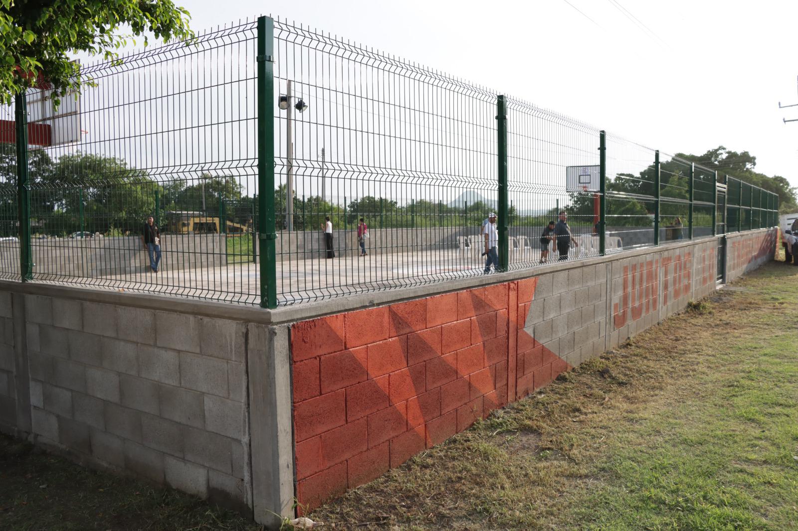 $!Entregan obra de agua potable y rehabilitación de cancha en La Estación