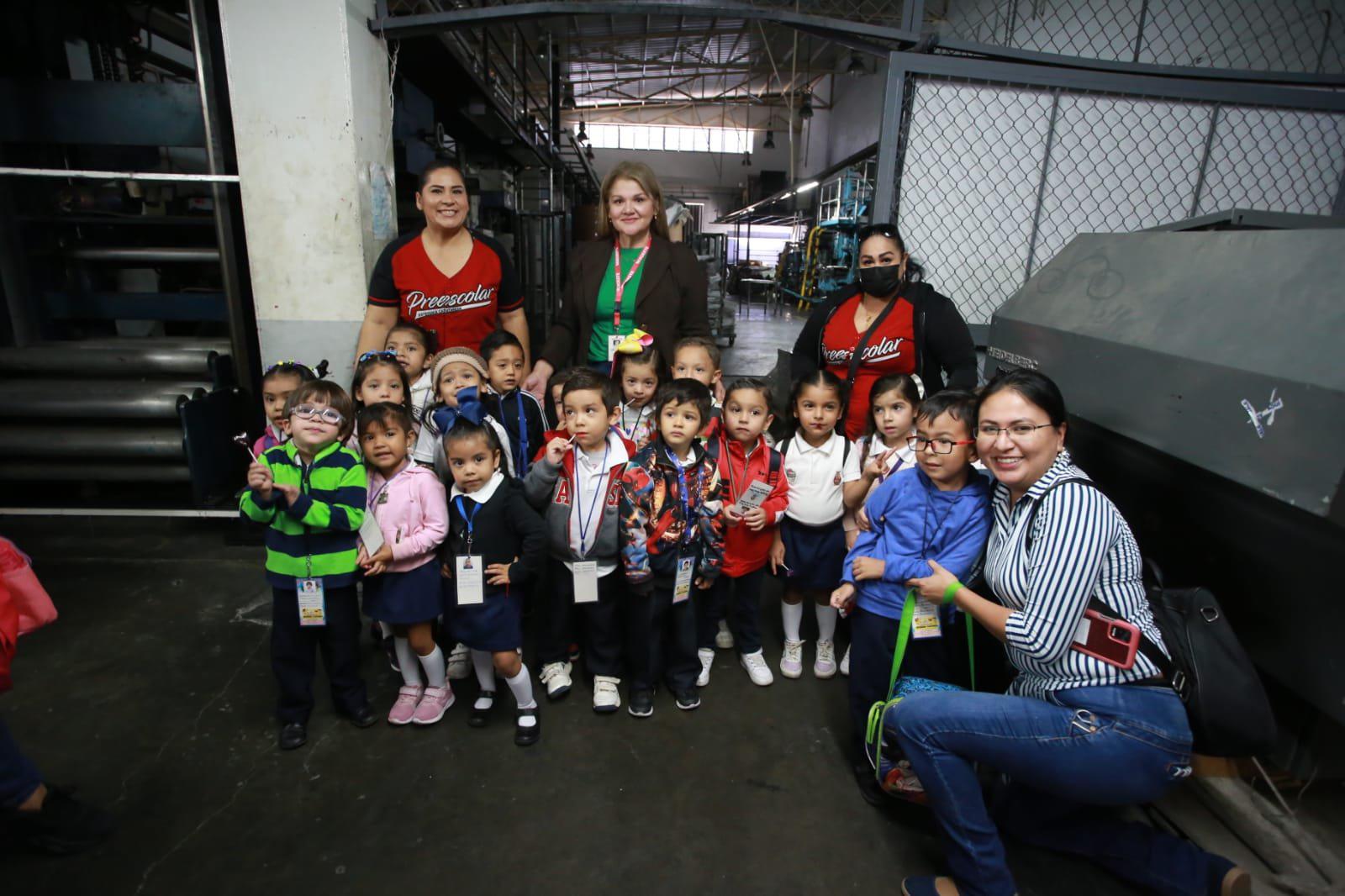 $!Los pequeños se toman la fotografía del recuerdo en su estancia en este rotativo.