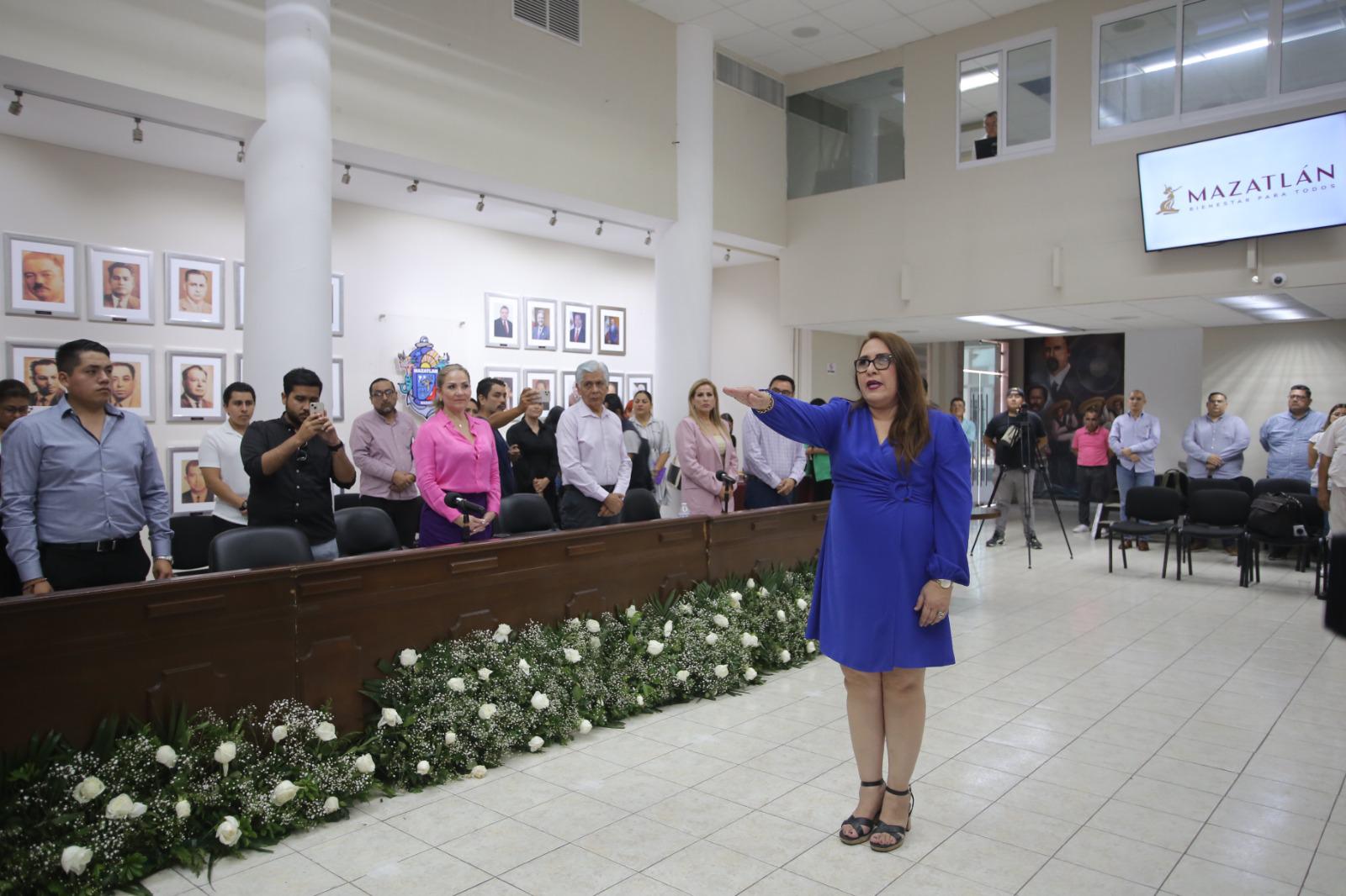 $!Toma Estrella Palacios protesta a Secretario del Ayuntamiento, Tesorero Municipal y Oficial Mayor