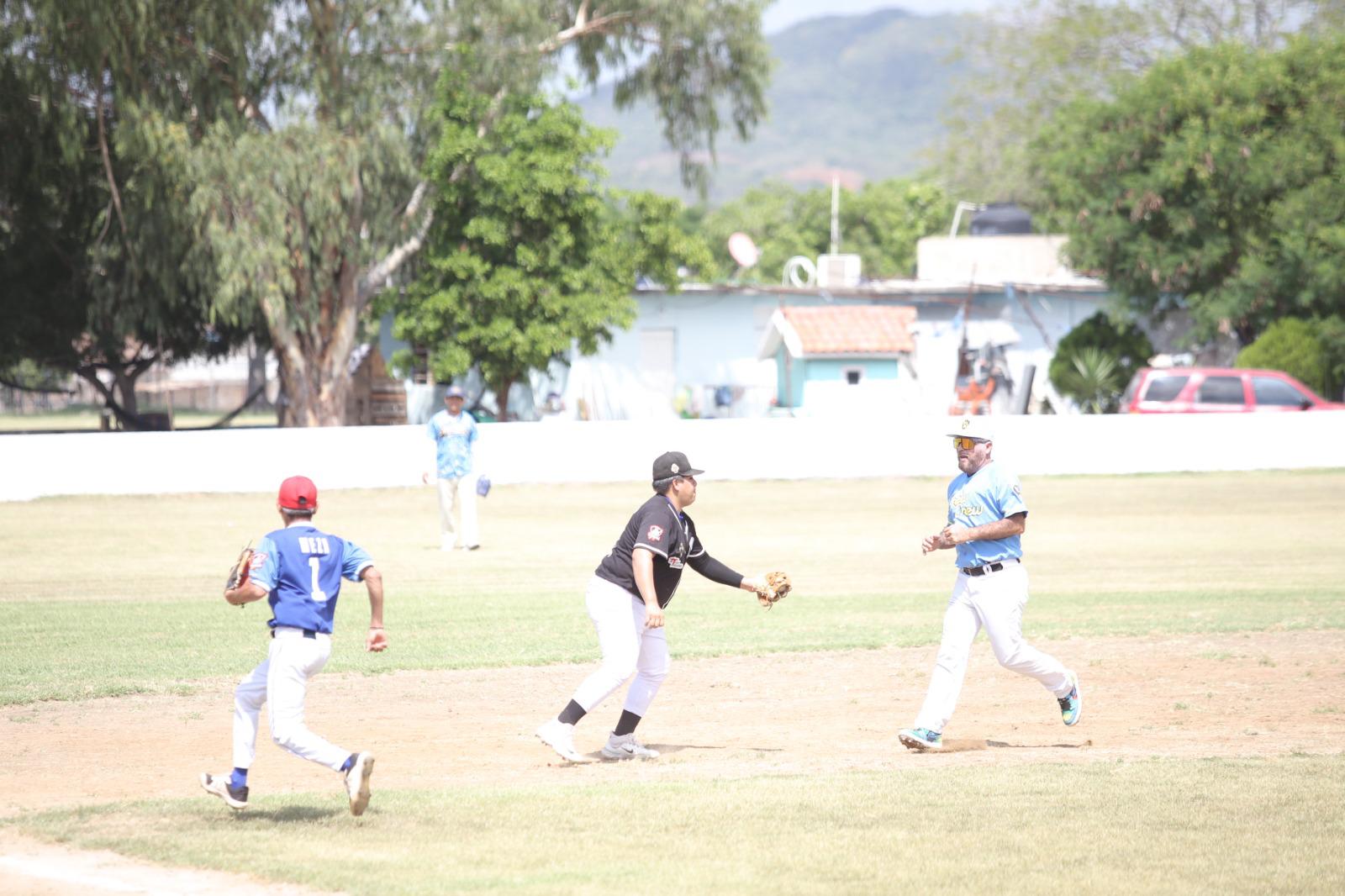 $!JL Eléctricos apalea a Familia Rendón, en beisbol del Chololos