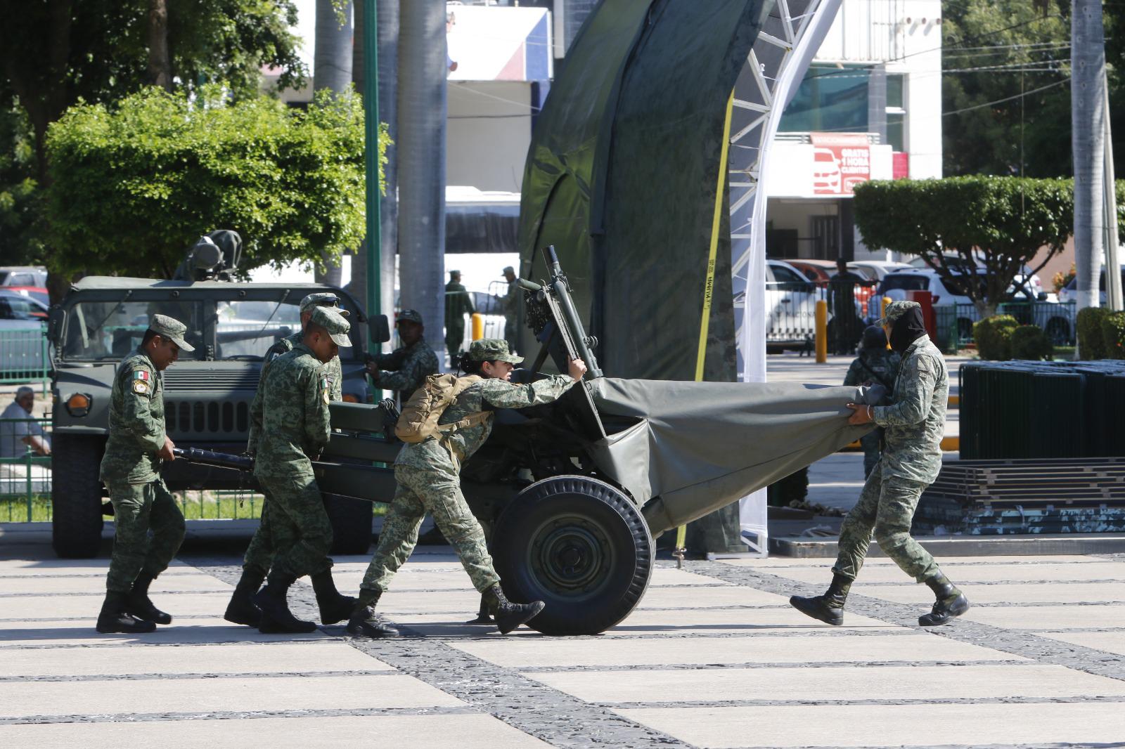 $!El 1 de noviembre inauguran la exposición militar en Palacio de Gobierno, en Culiacán