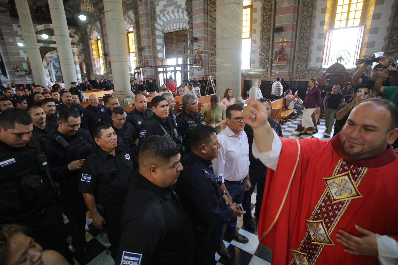 $!Piden a policías en su día que cumplan su función correctamente, siempre buscando lo justo