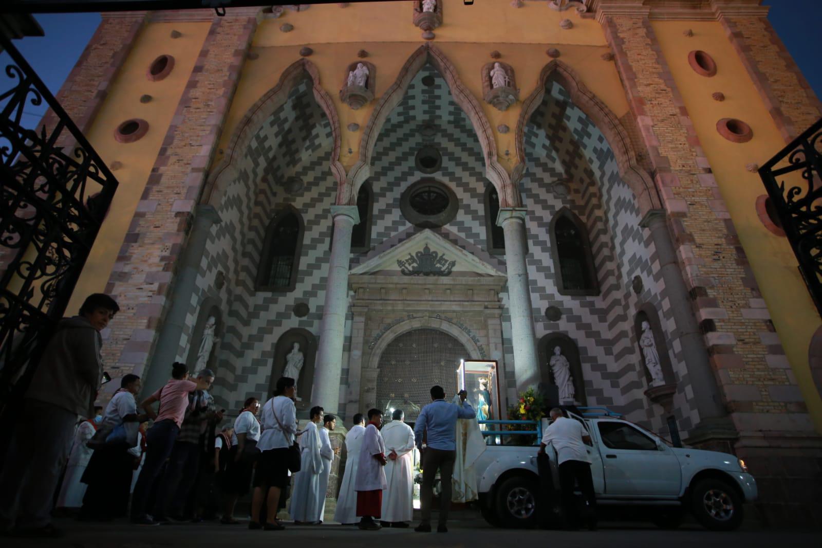 $!En Mazatlán realizan primera procesión por novenario de festejos del Día de la Virgen de la Inmaculada Concepción