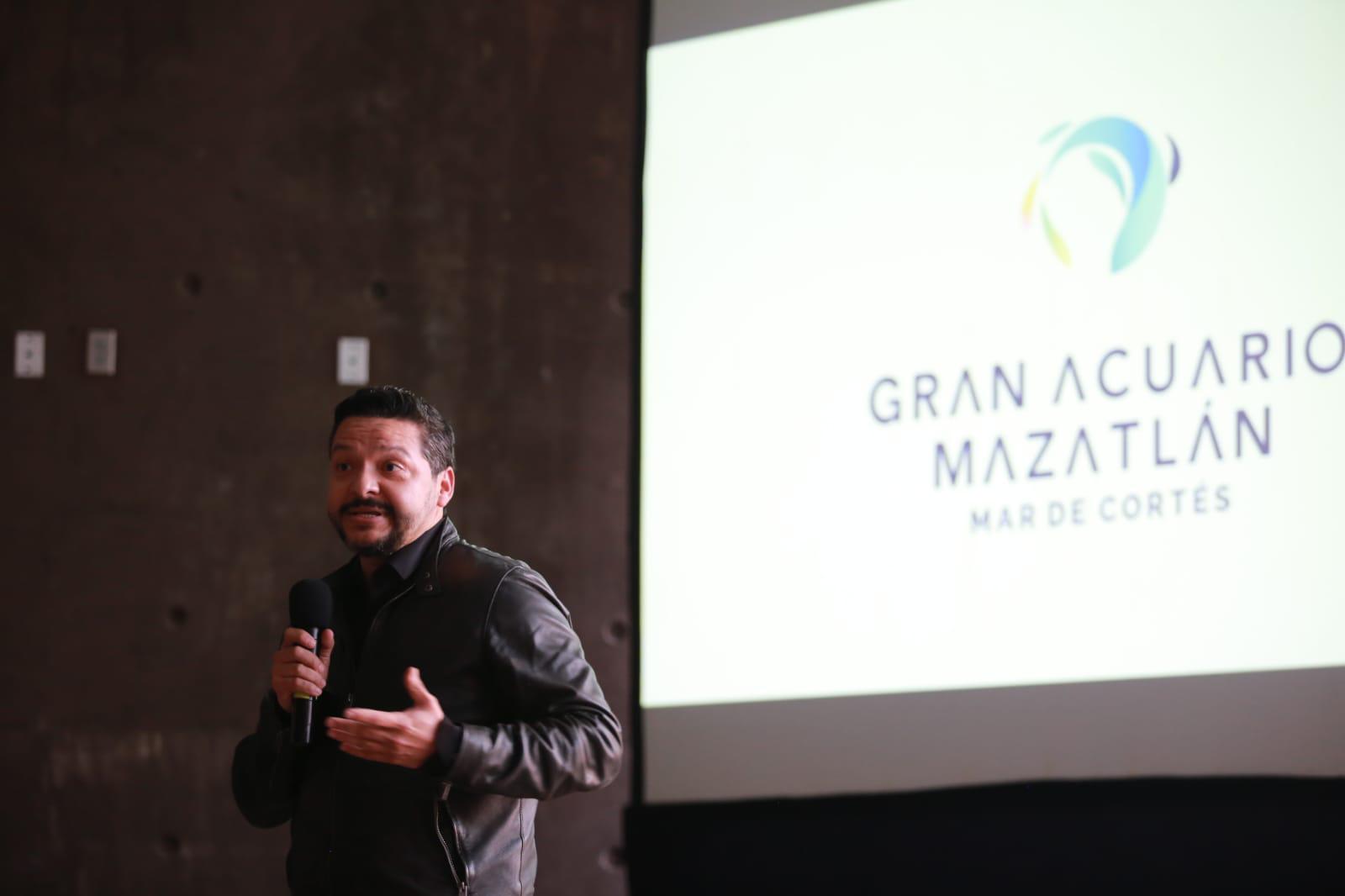 $!Adrián López Ortiz, director de Noroeste y productor del documental El Gran Acuario Mazatlán Mar de Cortés.