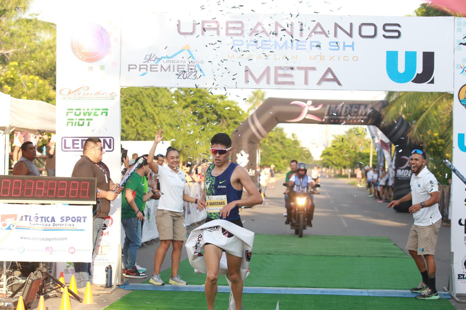 $!Impone Elvia Beatriz Carranco nueva marca en la Carrera 5 KM Urbanianos Premier