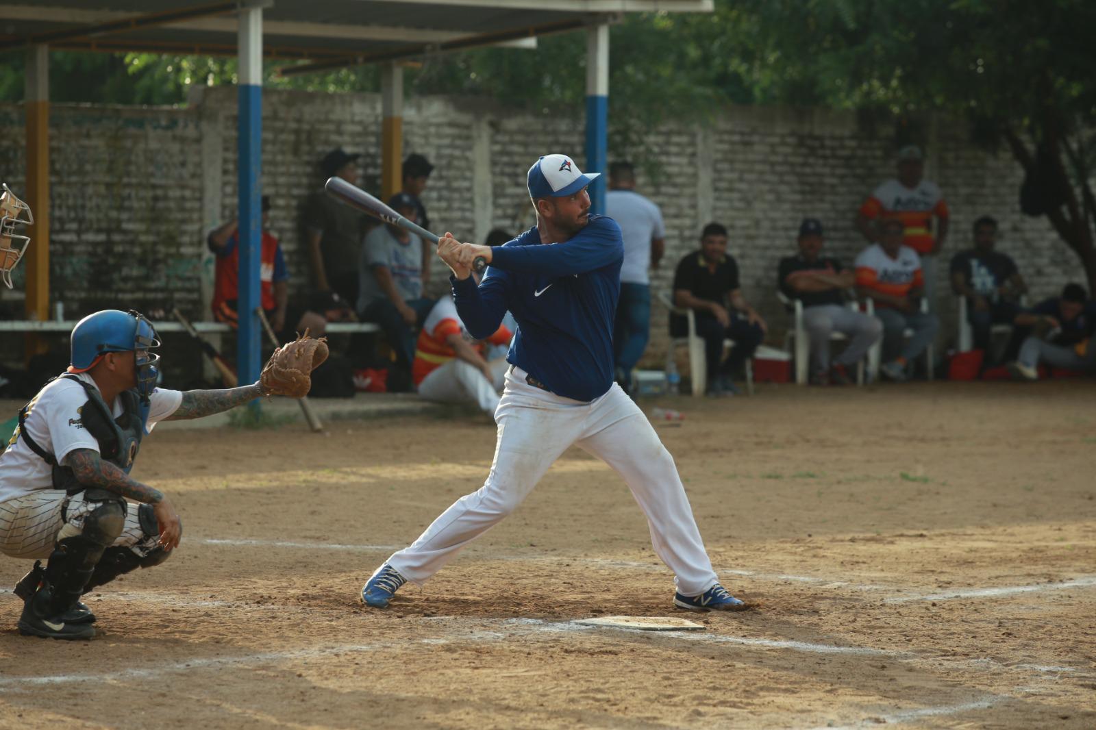 $!Turbiza es sorprendido por Amigos del Patín en Liga de Meseros