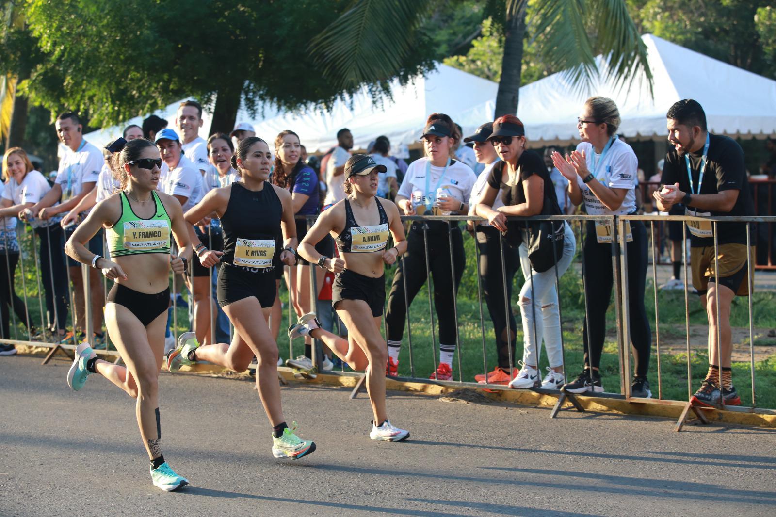 $!Impone Elvia Beatriz Carranco nueva marca en la Carrera 5 KM Urbanianos Premier