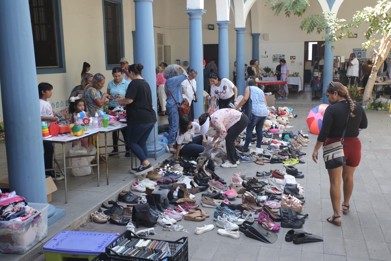 $!Muchos artículos a buen precio son los que se venden en el bazar.