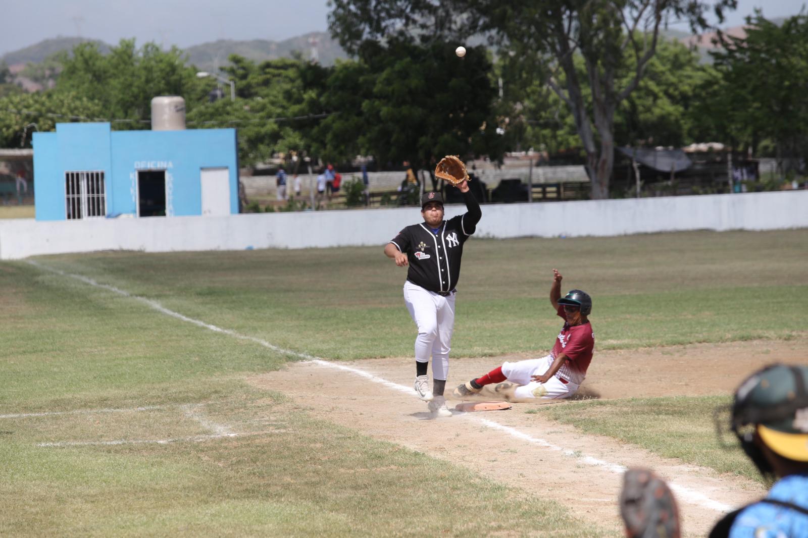 $!JL Eléctricos apalea a Familia Rendón, en beisbol del Chololos