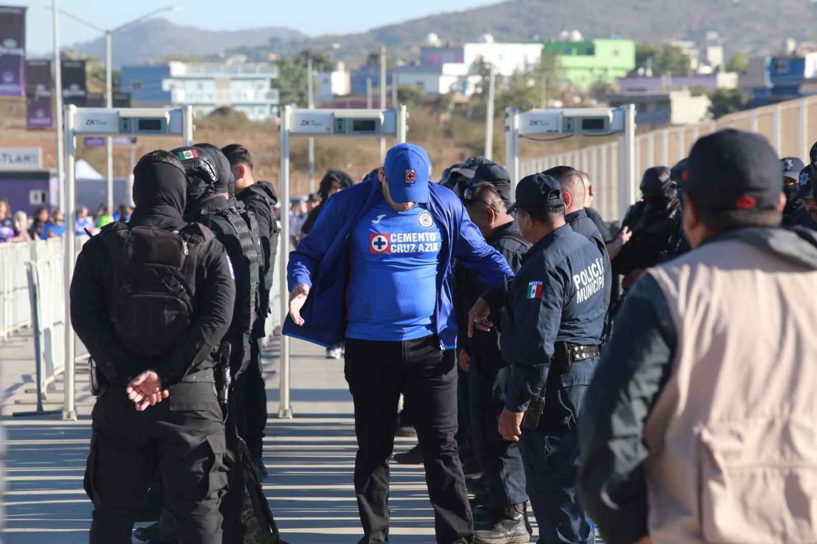 $!Aficionados de Cruz Azul ‘invaden’ el Kraken