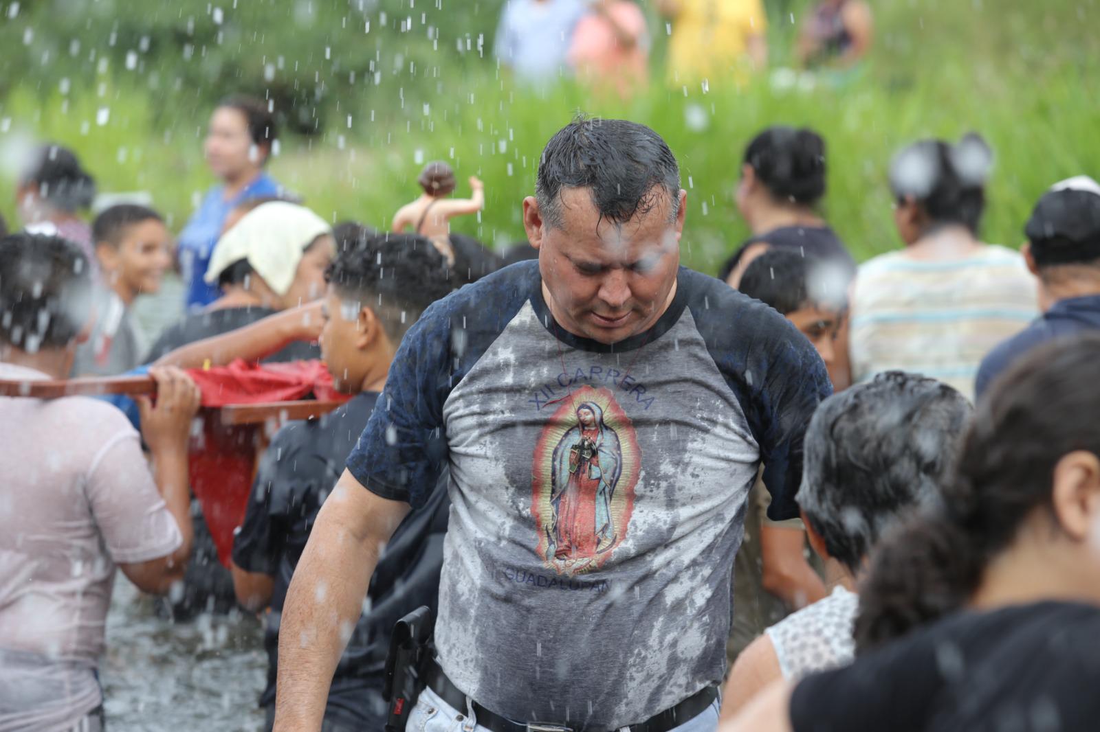 $!Celebran a San Juan Bautista con tradicional baño en Villa Unión