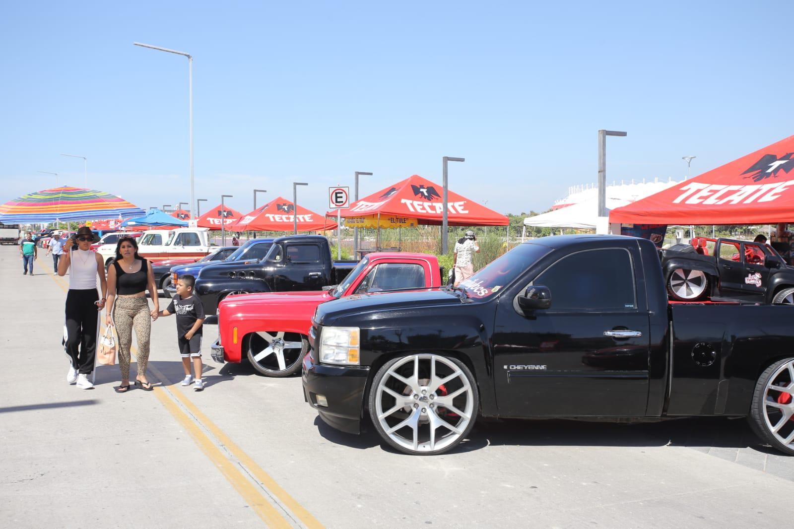 $!Decenas de camionetas y autos se exhiben en la Ruta 15 Fest, en Mazatlán