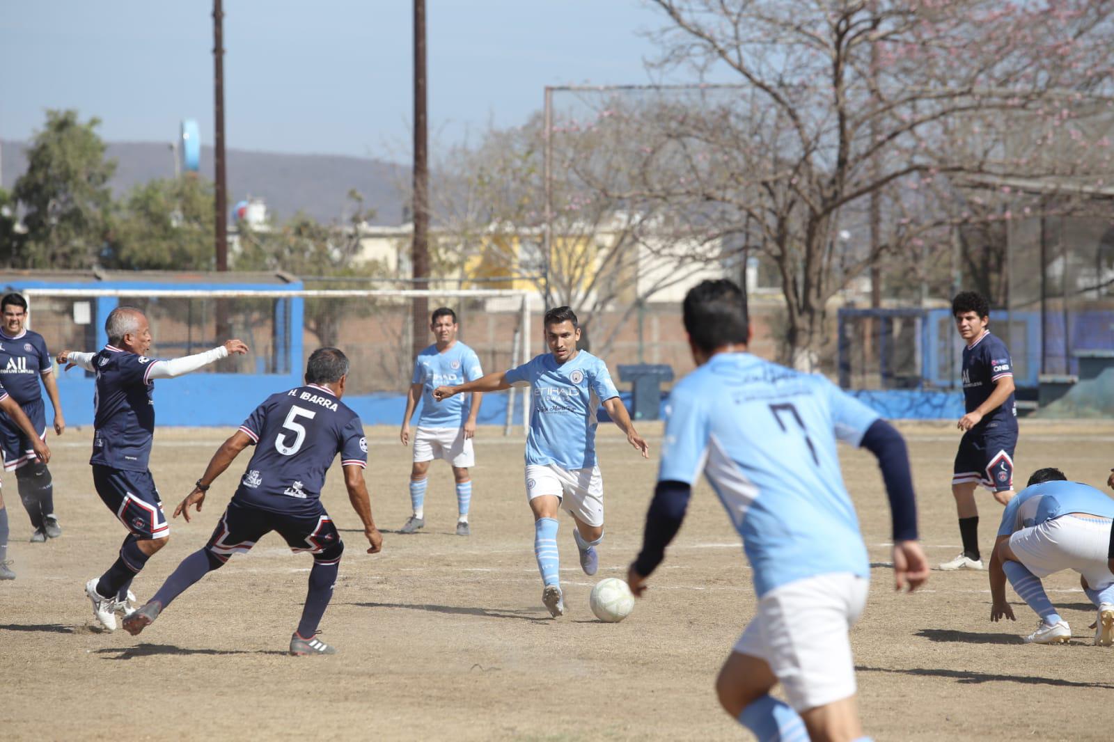 $!Doctor Nares continúa en la parte alta de la Liga de Futbol Intermédicos