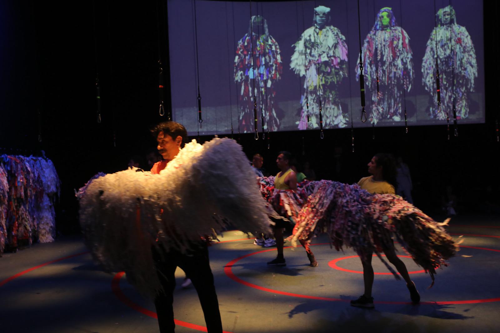 $!Se presenta con éxito en el Teatro Ángela Peralta la obra Danzantes del Alba.