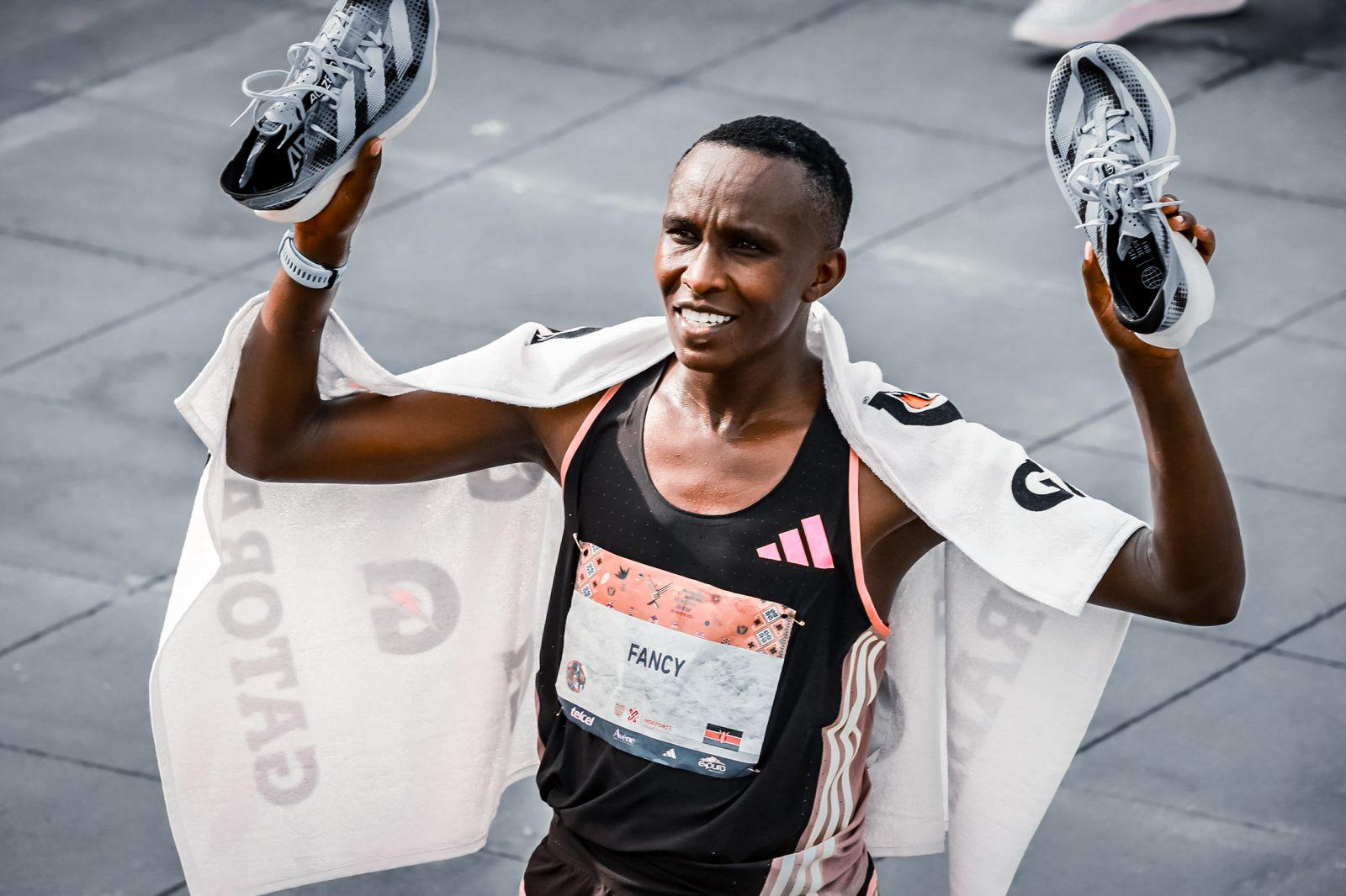 $!Edwin Kiptoo y Fancy Chemutai ganan el Maratón CDMX 2024