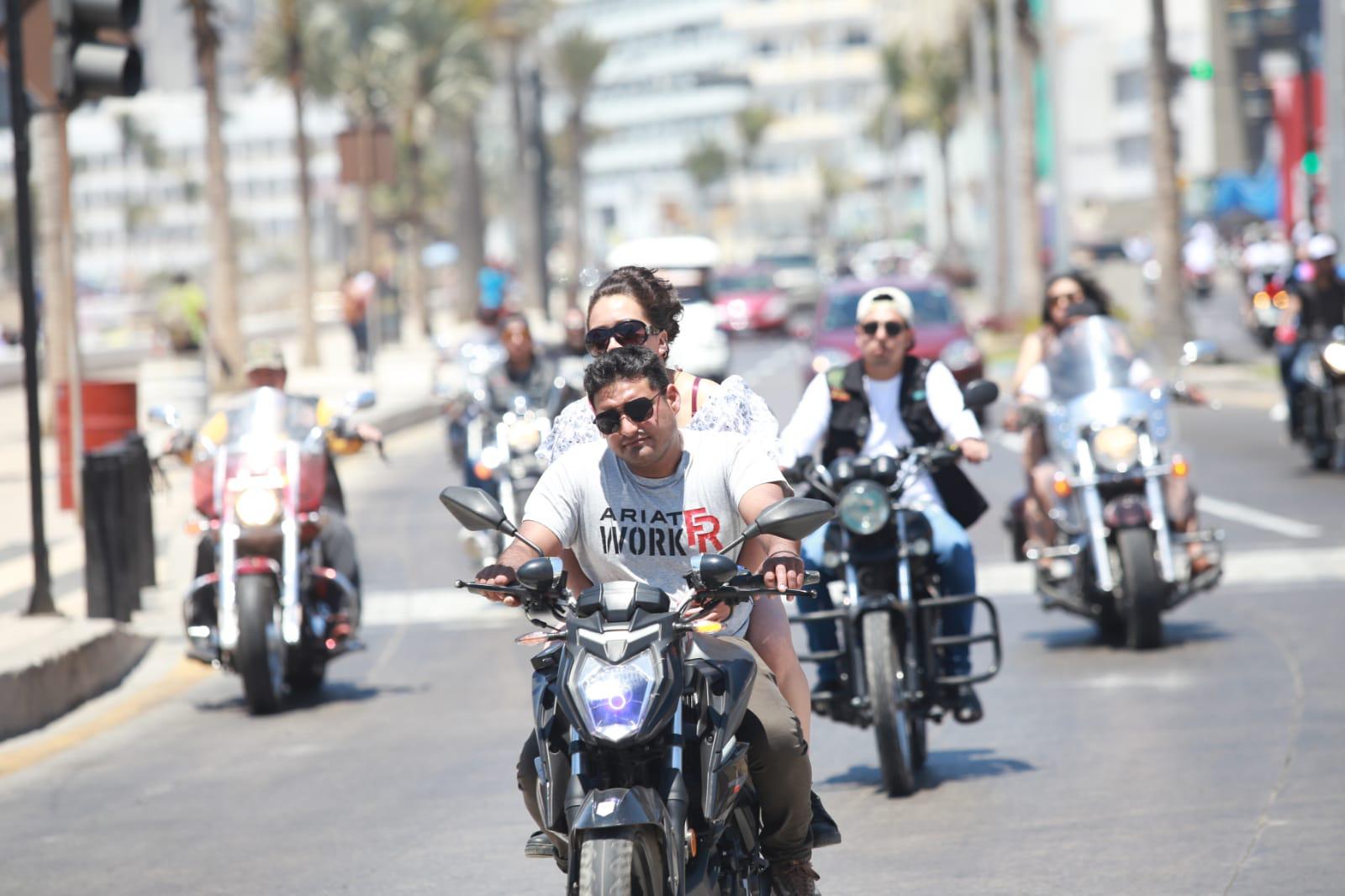 $!Hoy, desfile de motos en Mazatlán; hay caos vial por cierre del malecón