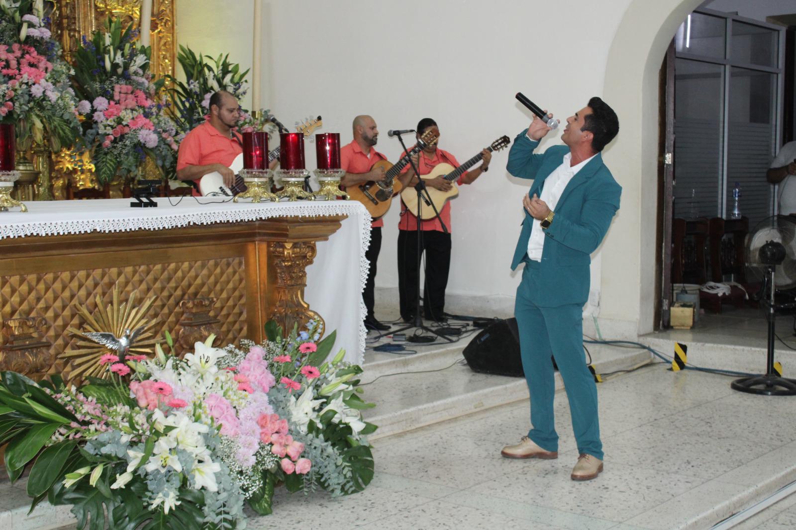 $!Artistas unen sus voces para entonar Las Mañanitas a Nuestra Señora del Rosario