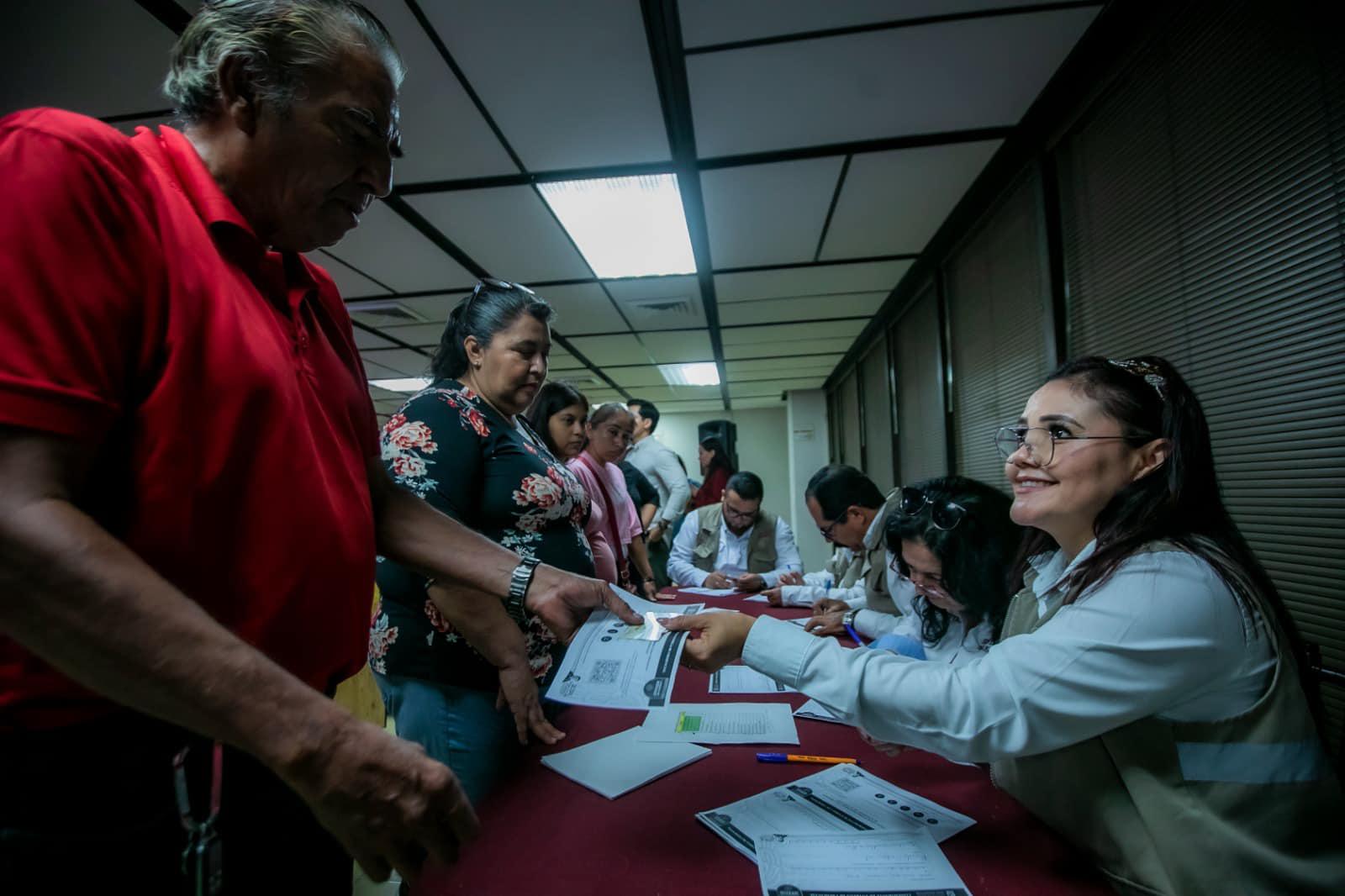 $!Con transmisión a nivel nacional, Gobernador entrega tarjetas del IMSS Bienestar