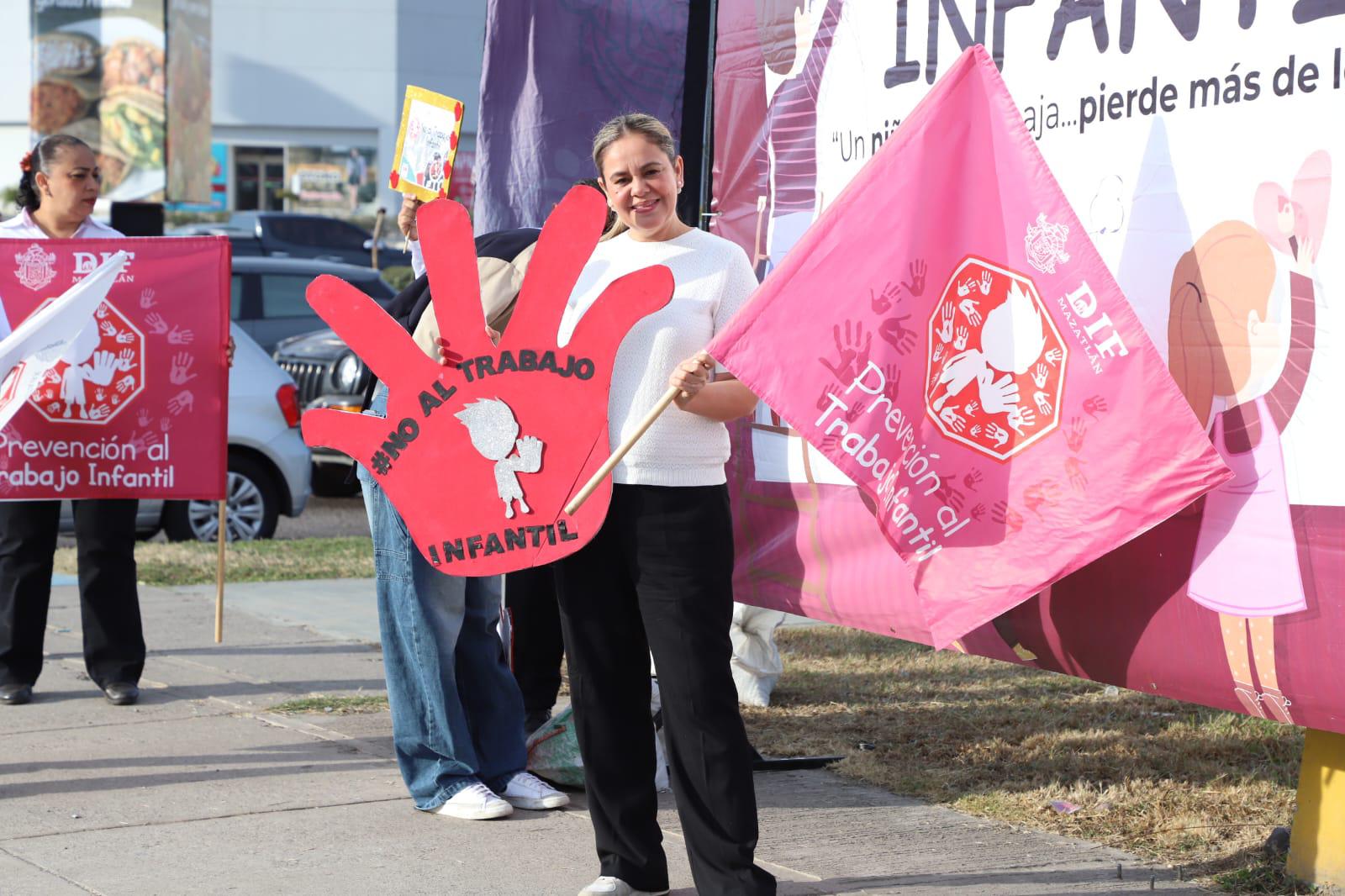 $!Activan con volanteo campaña para evitar el trabajo infantil durante Carnaval en Mazatlán