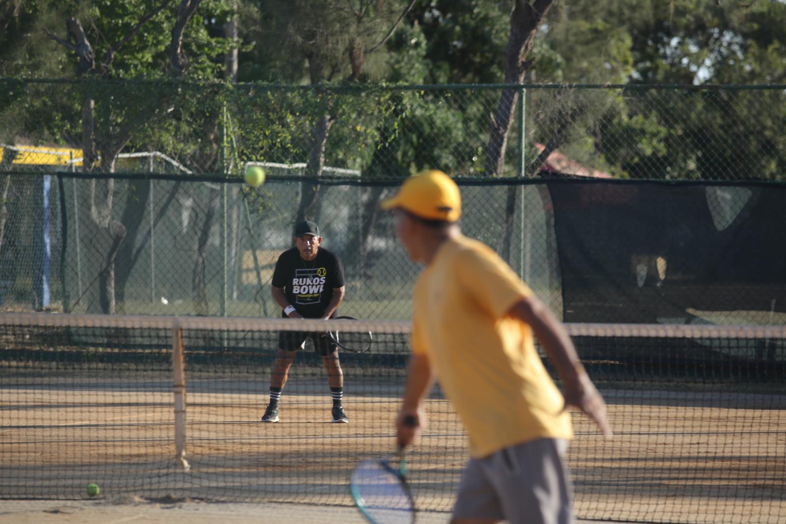 $!Conquistan parejas los pavos en Torneo de Tenis del Muralla