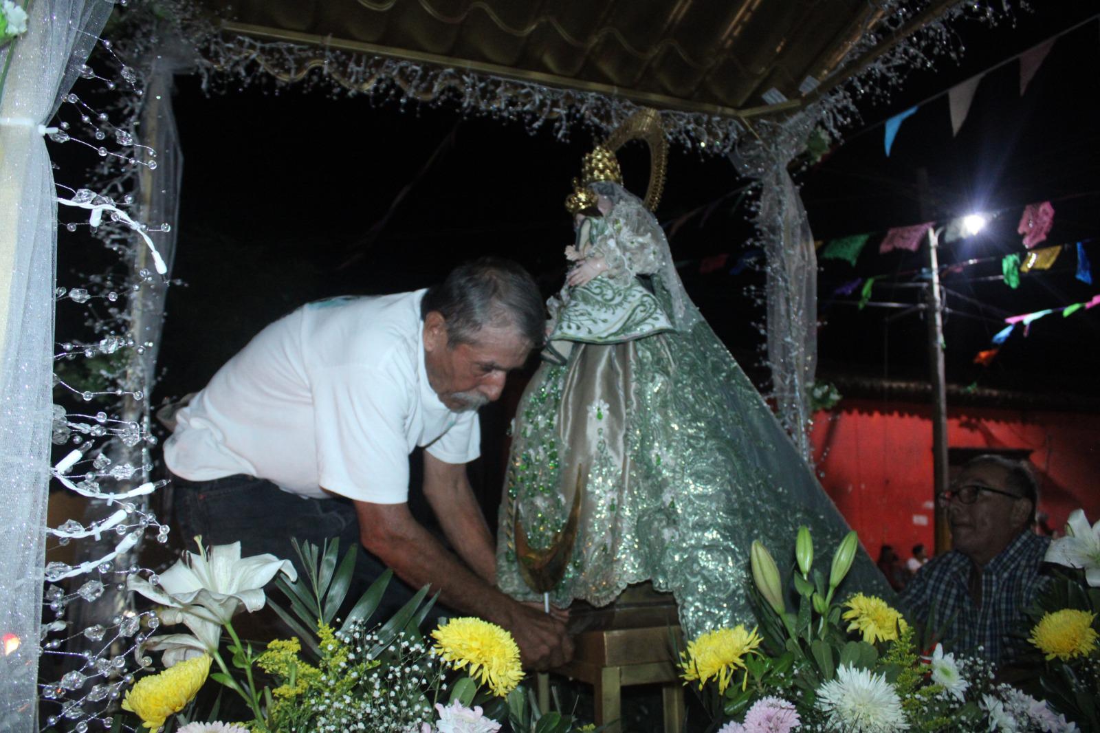 $!Rodolfo mantiene desde hace 50 años la promesa de ‘amarrar’ a la Virgen de Loreto en Cacalotán