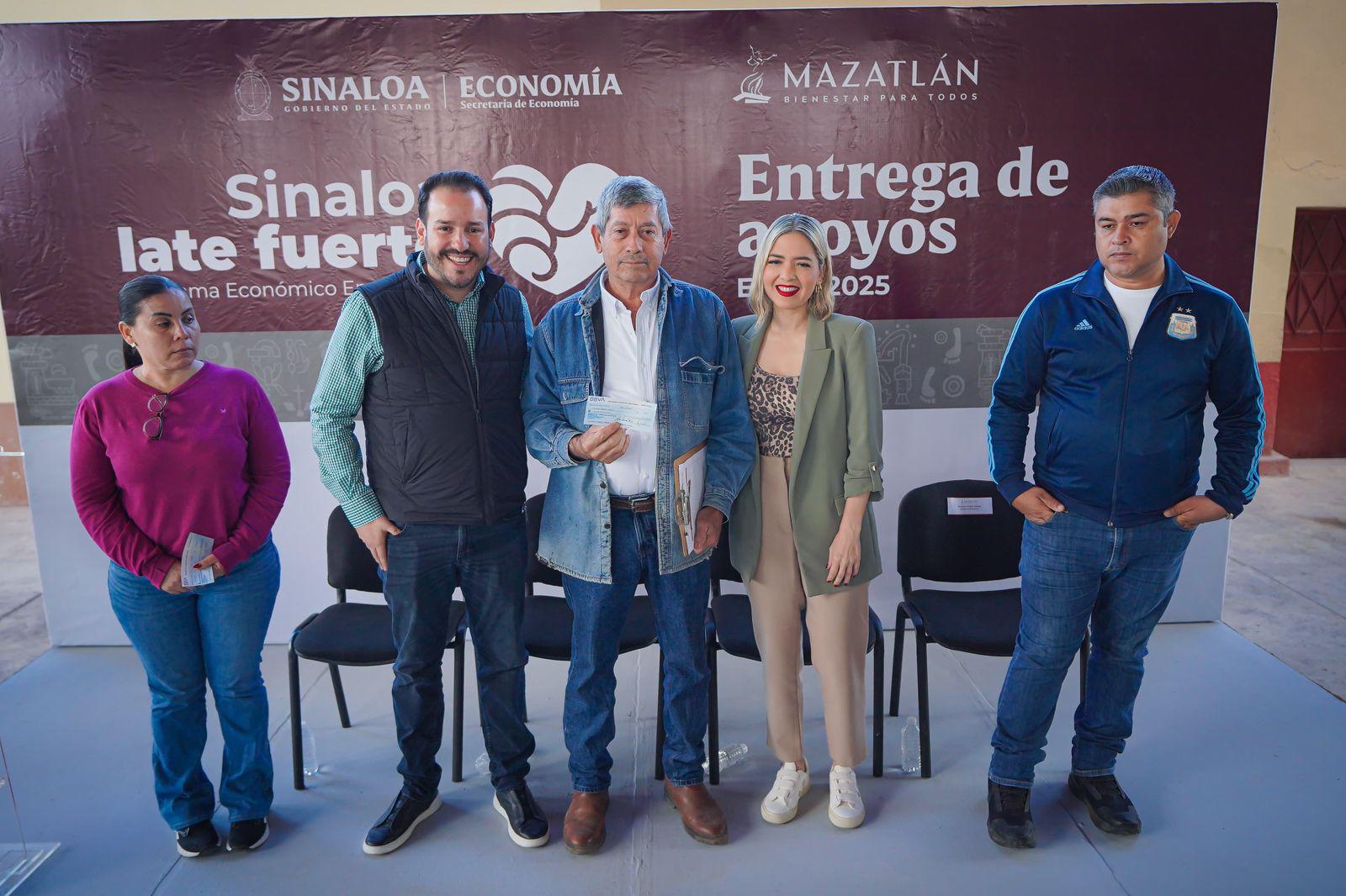 $!Entregan apoyos directos a comerciantes y microempresarios de comunidades de Mazatlán