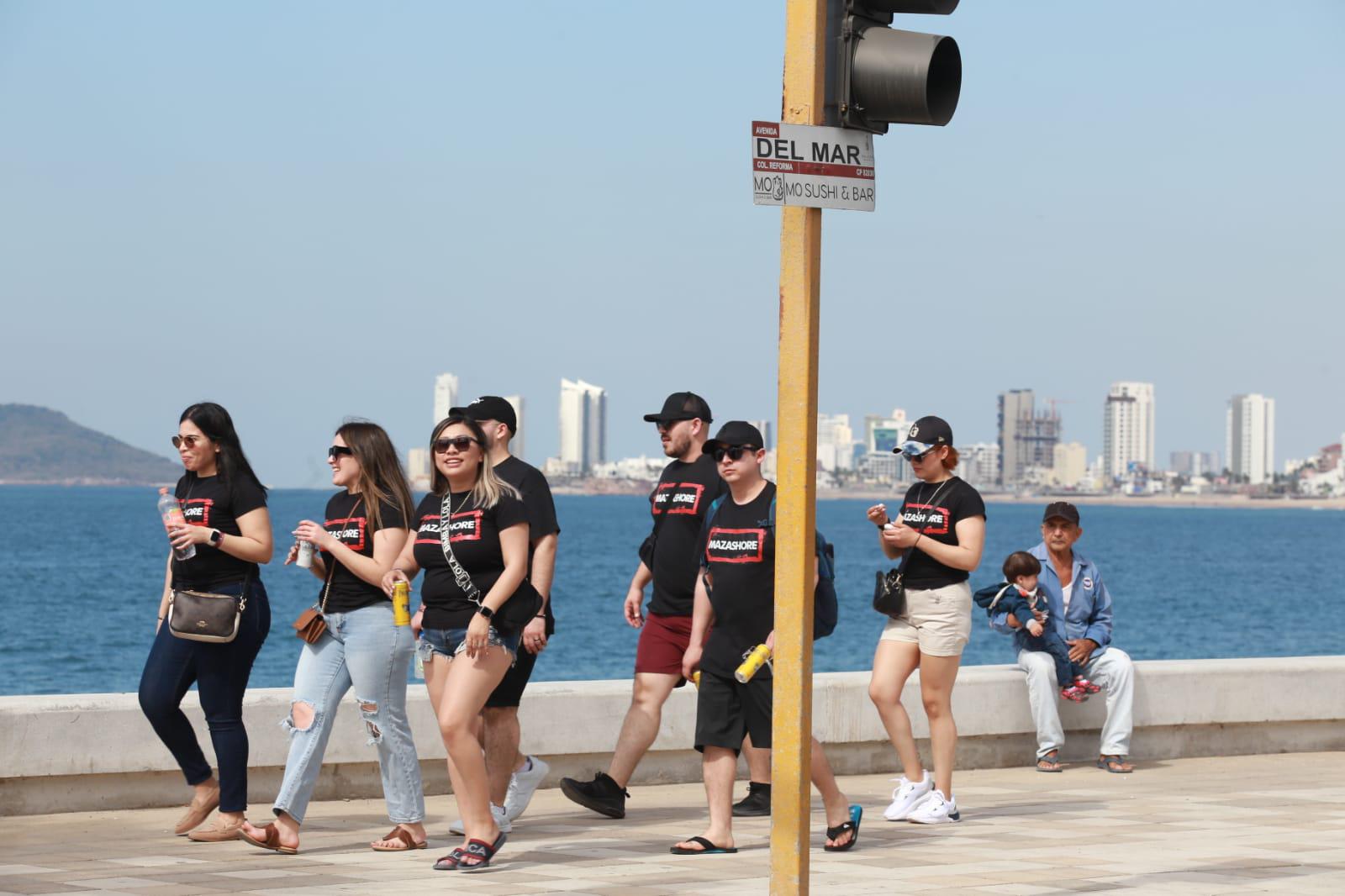 $!Registra Mazatlán un viernes con gran afluencia de turistas nacionales y extranjeros