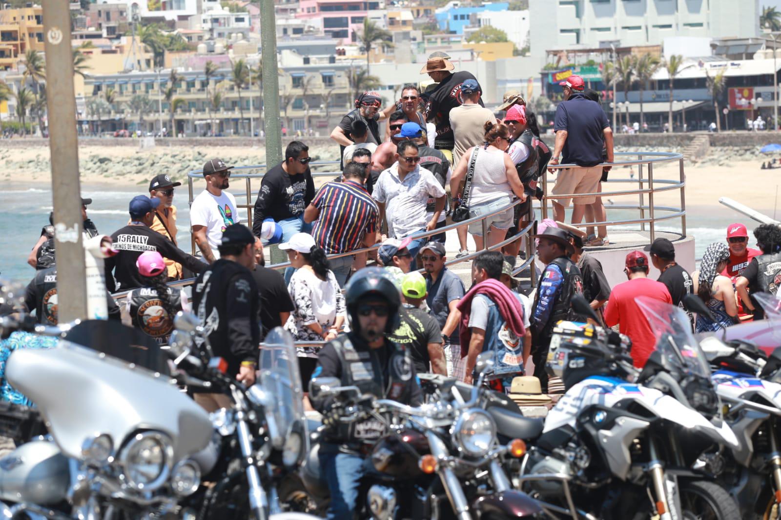 $!Hoy, desfile de motos en Mazatlán; hay caos vial por cierre del malecón