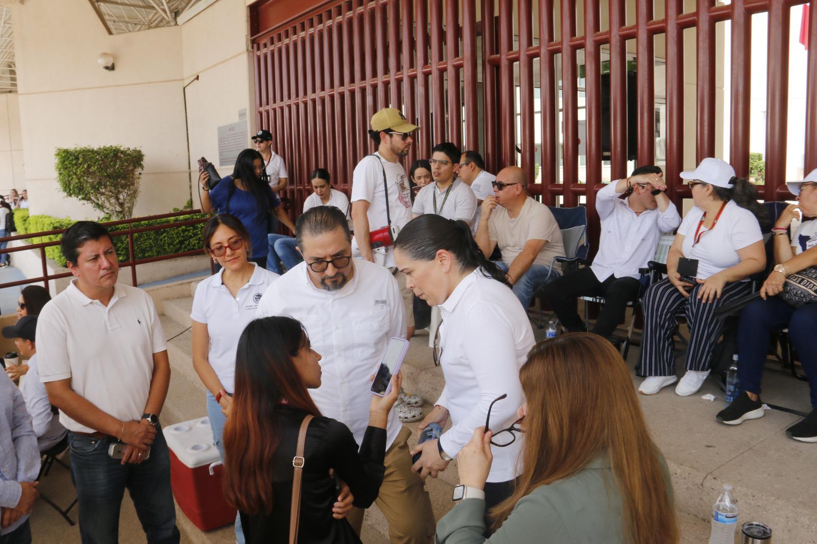 $!Mantienen trabajadores plantón en instalaciones del Poder Judicial de la Federación en Culiacán