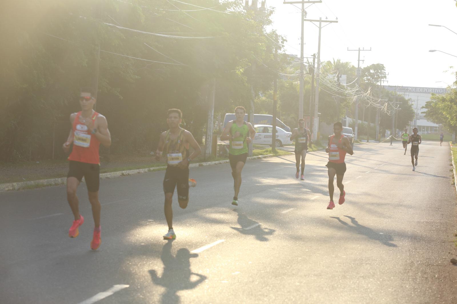 $!Impone Elvia Beatriz Carranco nueva marca en la Carrera 5 KM Urbanianos Premier